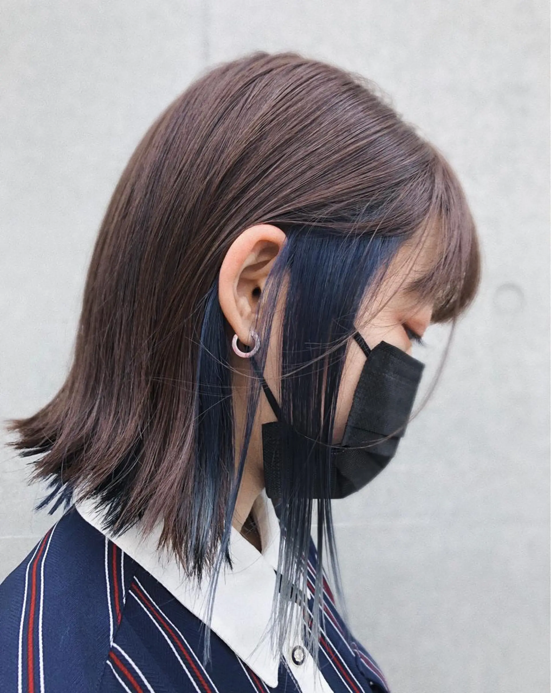 セミロング カラー ブリーチ ブルーカラー 透明感カラー イヤリングカラー グレージュ ヘアカラー くまがい みゆ【edge.】のヘアスタイル