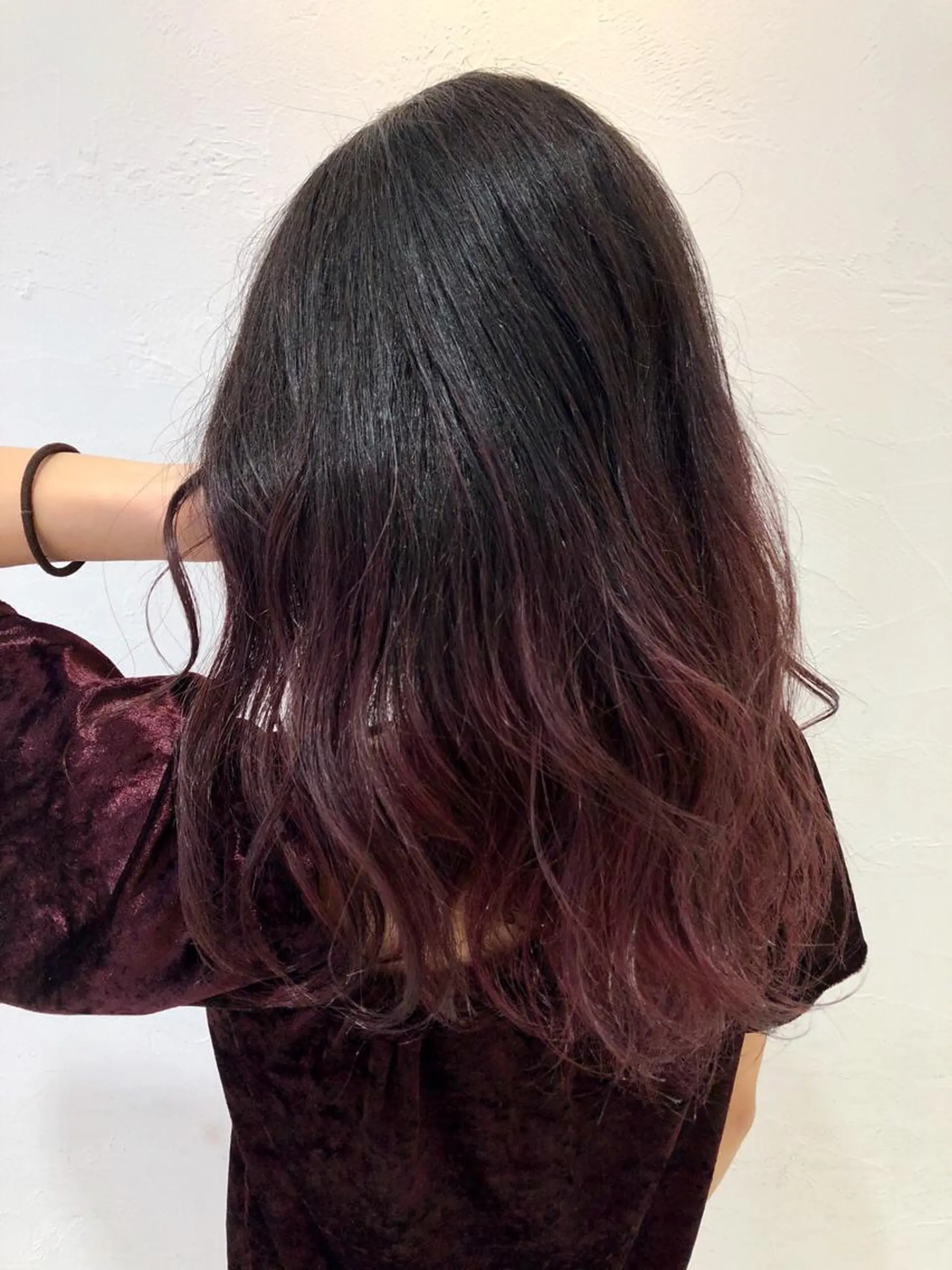 セミロング パープルカラー 日野・八王子レイヤー ワタナベリョウマのヘアスタイル