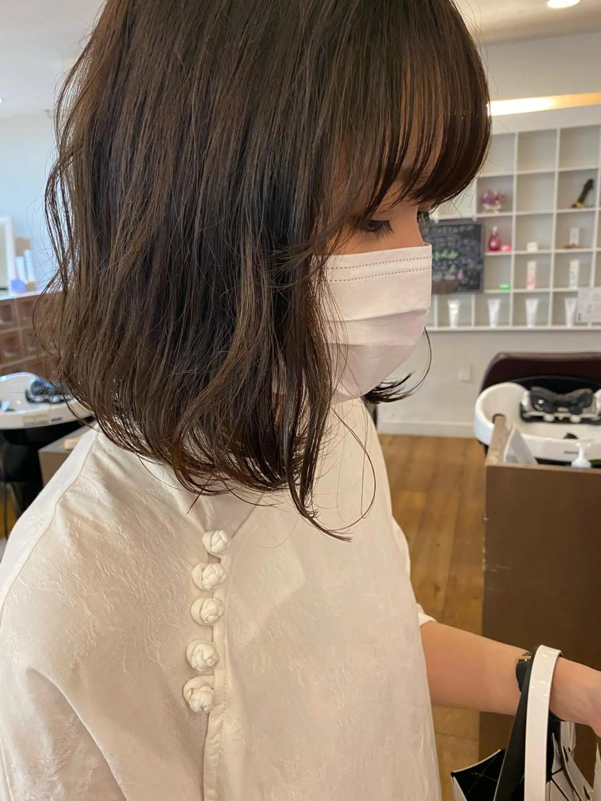ミディアム カット ヘアカラー トリートメント 柴田 日菜子のヘアスタイル