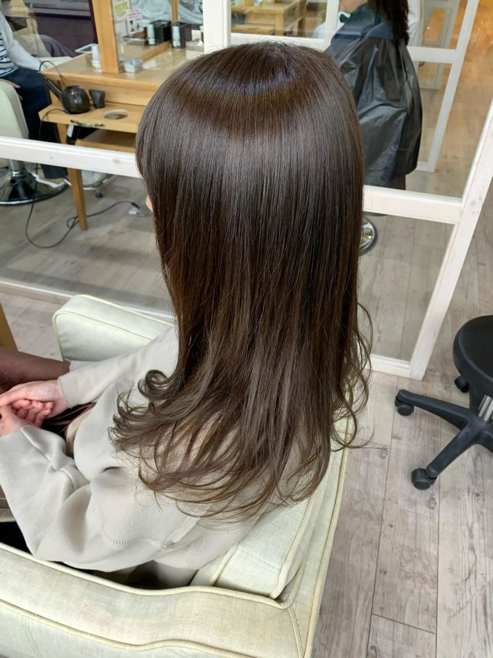 セミロング カラー グレージュ オリーブグレージュ オリーブグレー カット ヘアカラー トリートメント 🏆蔵前個室 美容院🏆　大川月央のヘアスタイル