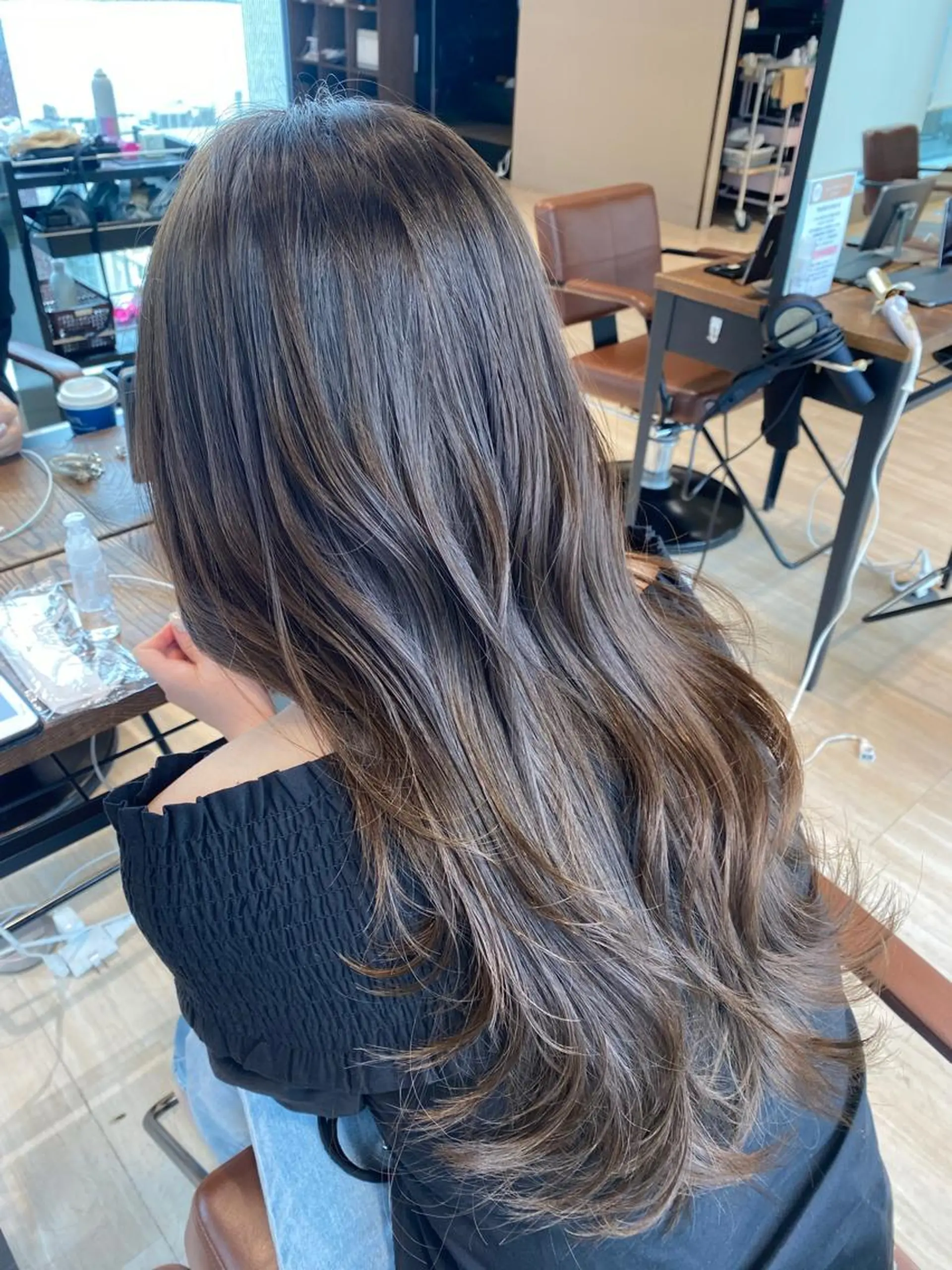 ロング カラー ベージュカラー オリーブベージュ ヘアカラー トリートメント 🍼顔周りカット/ レイヤー/小川華奈のヘアスタイル