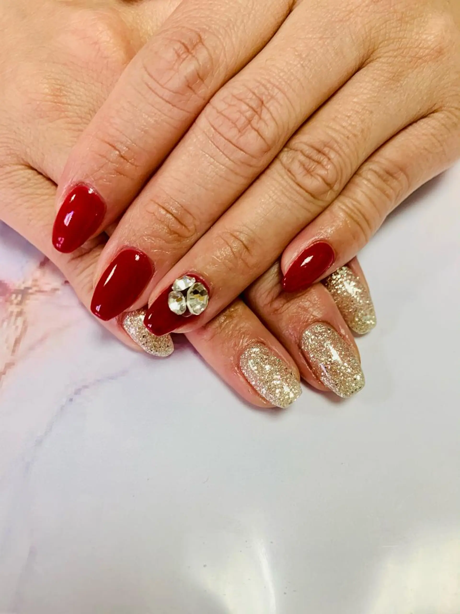 ネイル ストーンネイル Feliz 楽しいネイルサロンのネイルデザイン