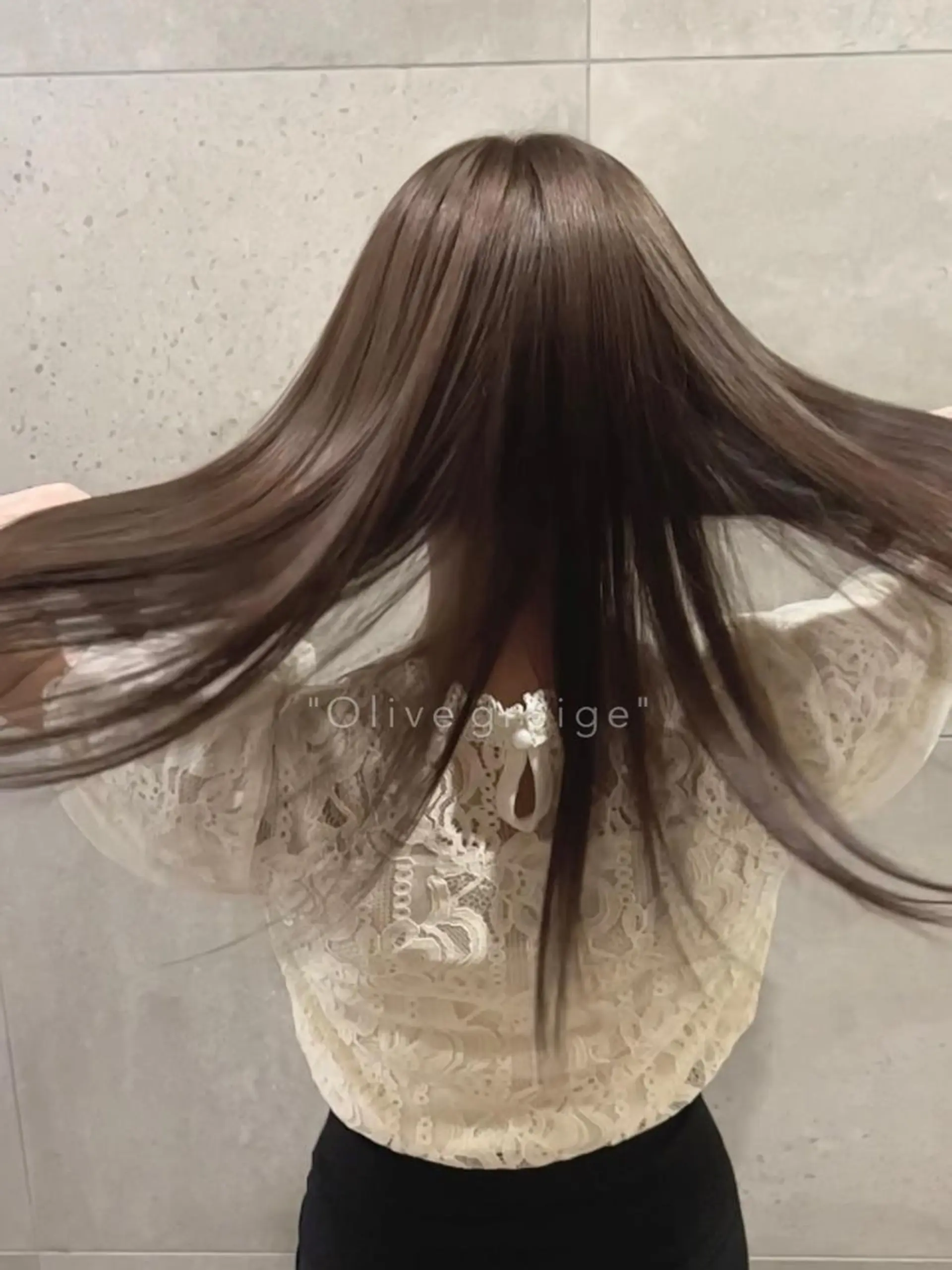 ロング カラー グレージュ オリーブグレージュ オリーブグレー カット ヘアカラー トリートメント レイヤーカット/ 髪質改善✨山中優のヘアスタイル