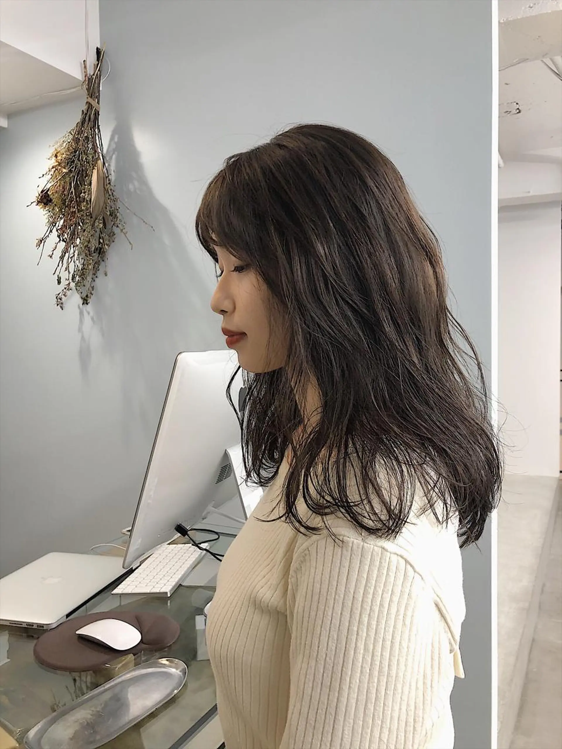 セミロング カラー ヘアアレンジ ブリーチ 透明感カラー グレージュ ブリーチなしカラー Flamme Annaのヘアスタイル