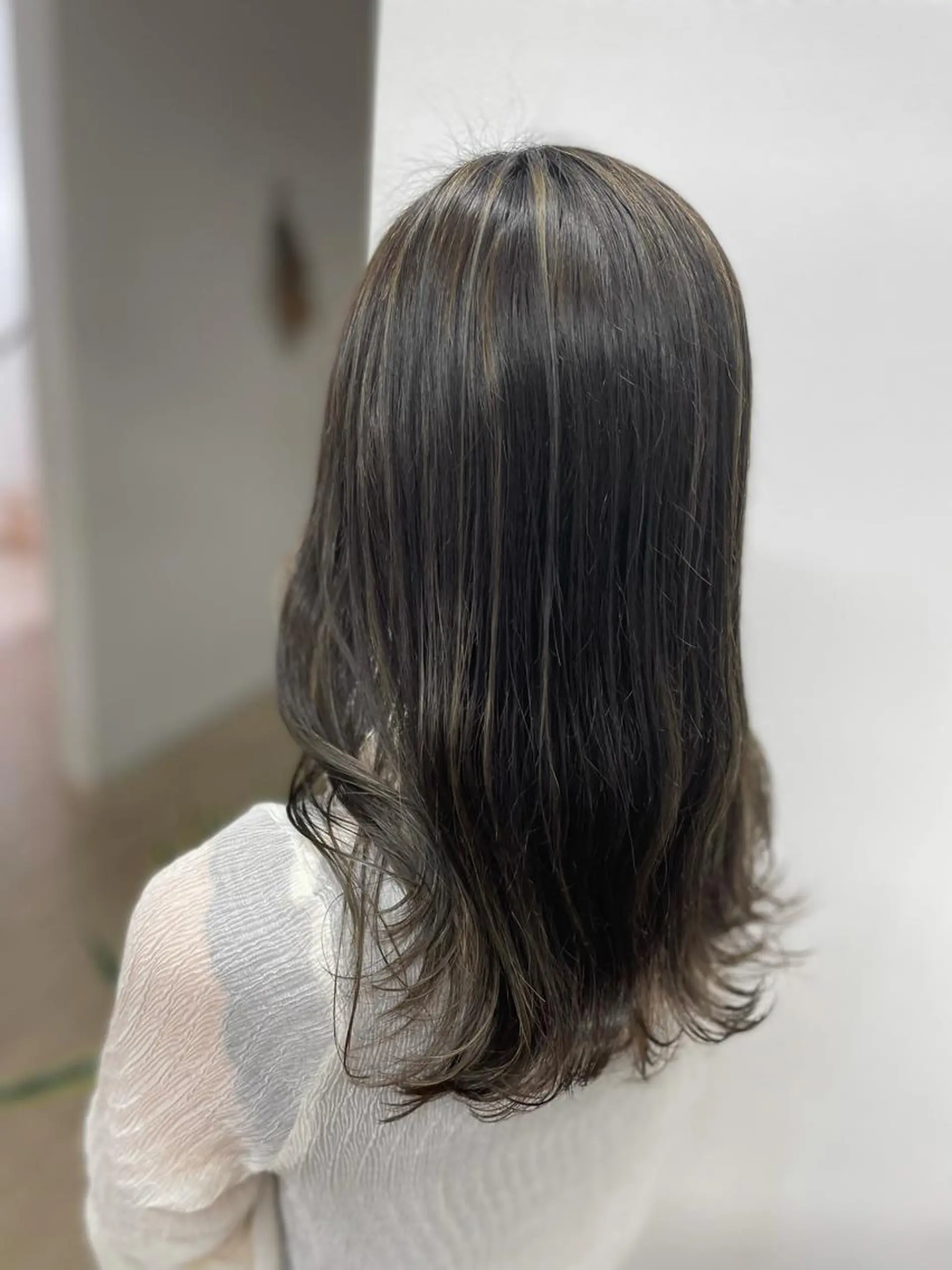 セミロング ヘアカラー AKI💛 すみれのマツエク・マツパデザイン