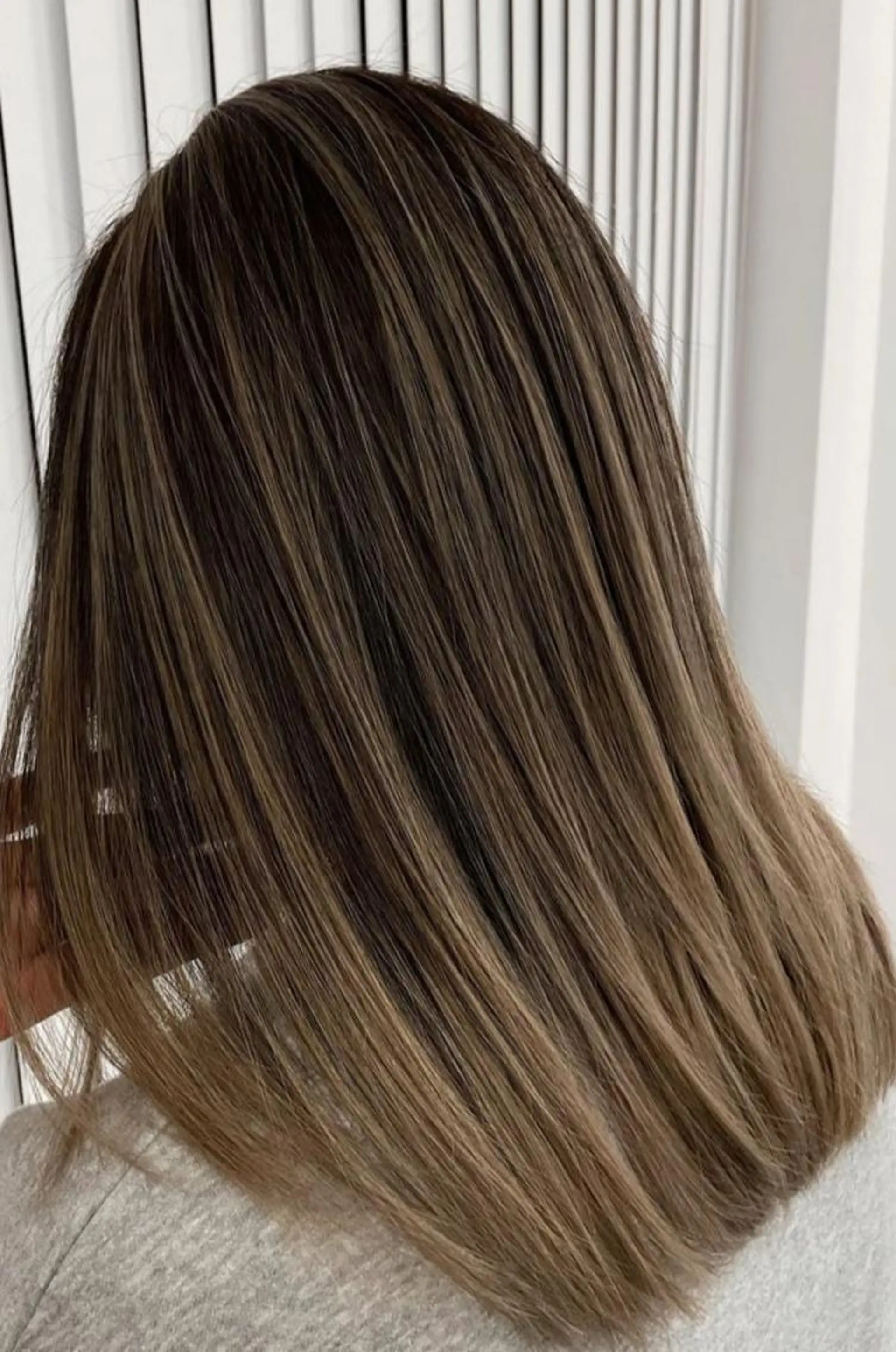 セミロング カラー れい🫧 ハイトーン特化のヘアスタイル