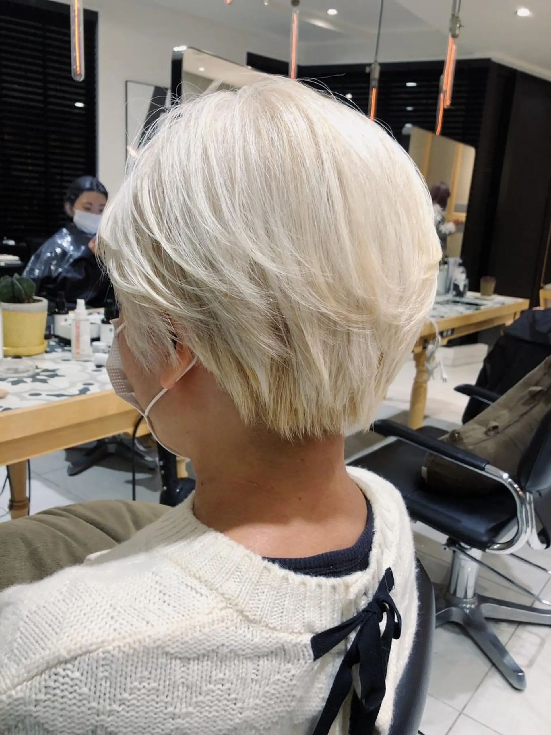 ショート カラー ブリーチ ミヤギ リュウキのヘアスタイル