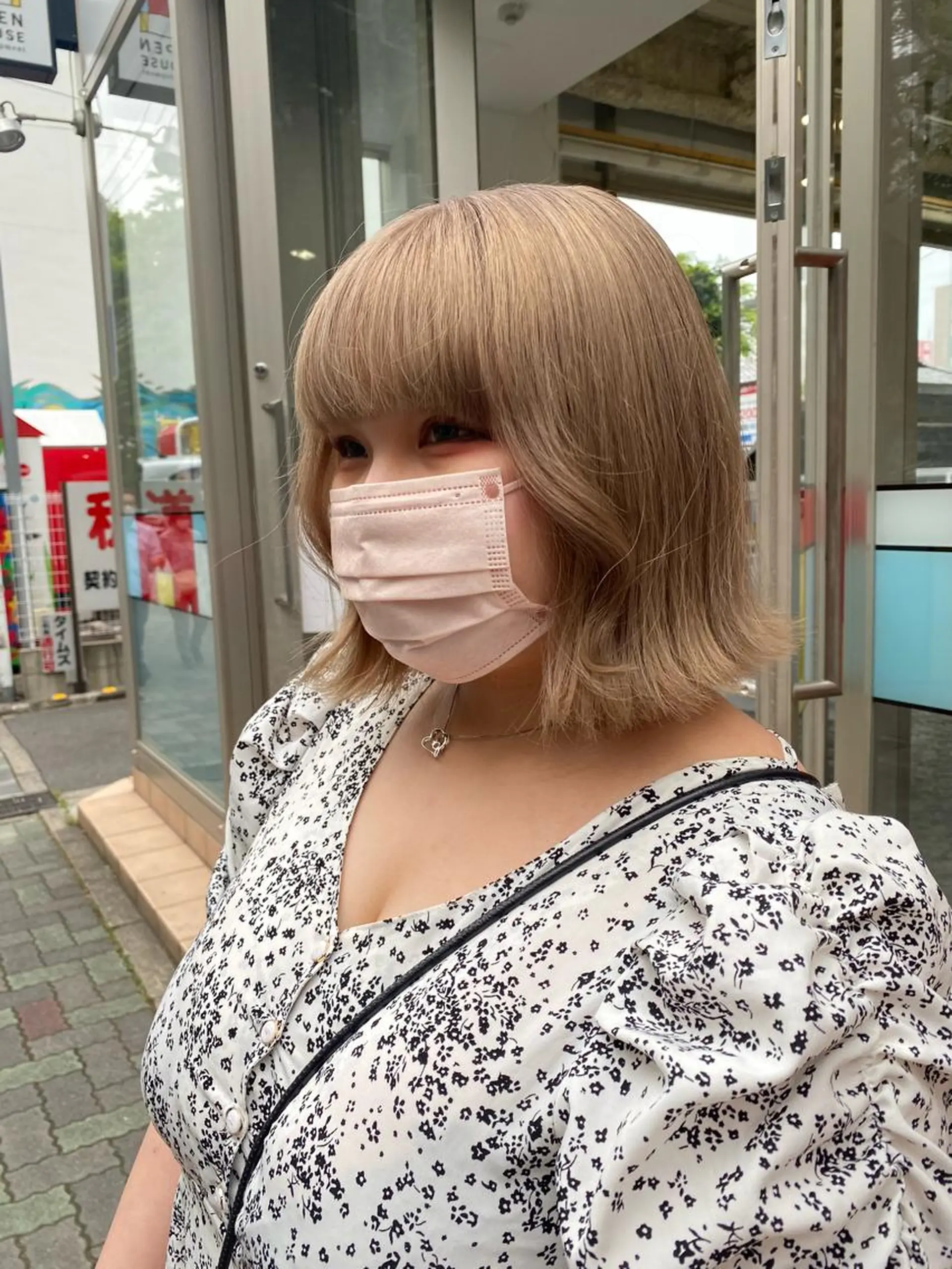 ミディアム カラー ベージュカラー ミルクティーベージュ 鈴木/ニュアンス パーマ/メンズのヘアスタイル