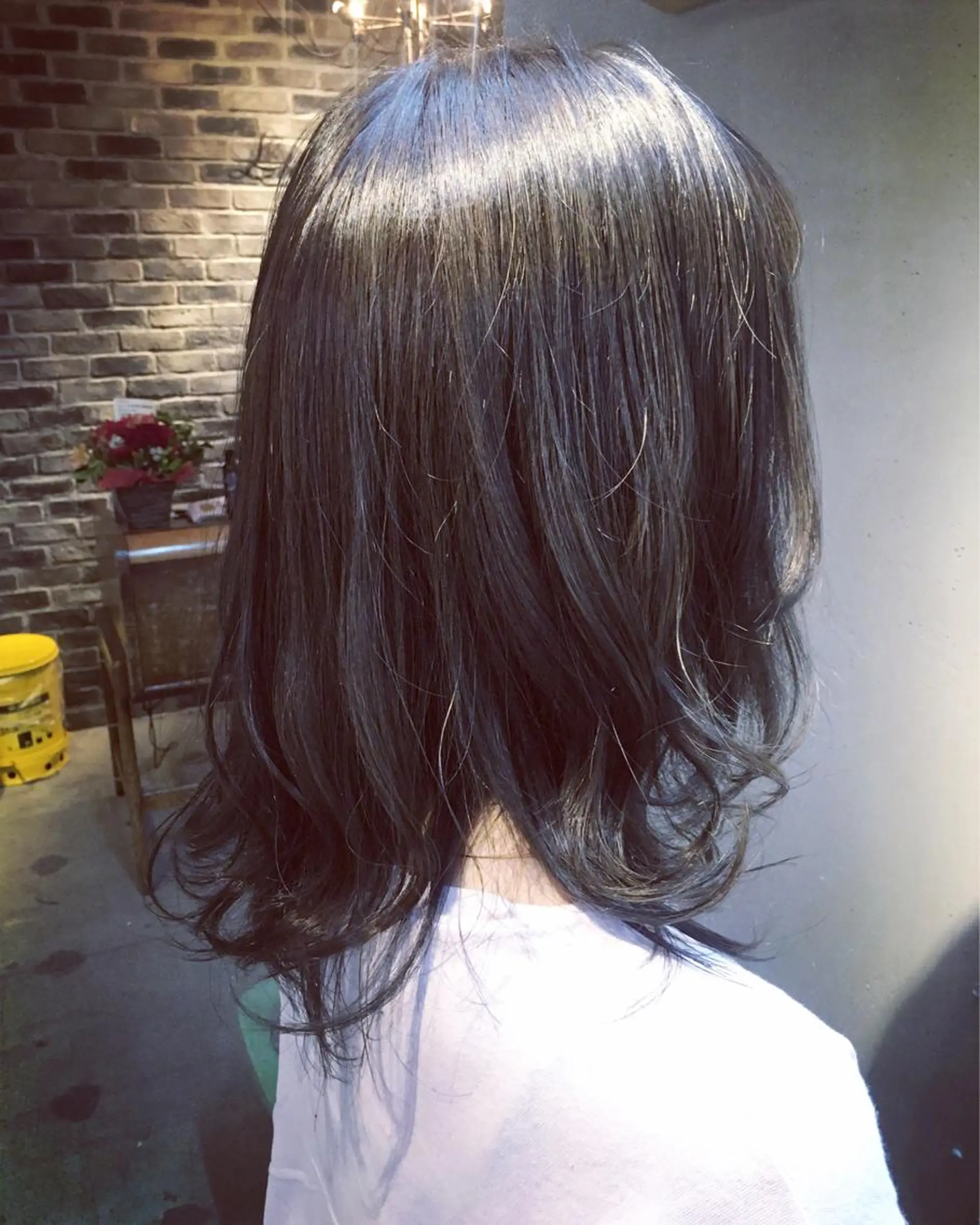 セミロング カラー パーマ アッシュ ブリーチ ブリーチなしカラー 代表 中島貴志のヘアスタイル