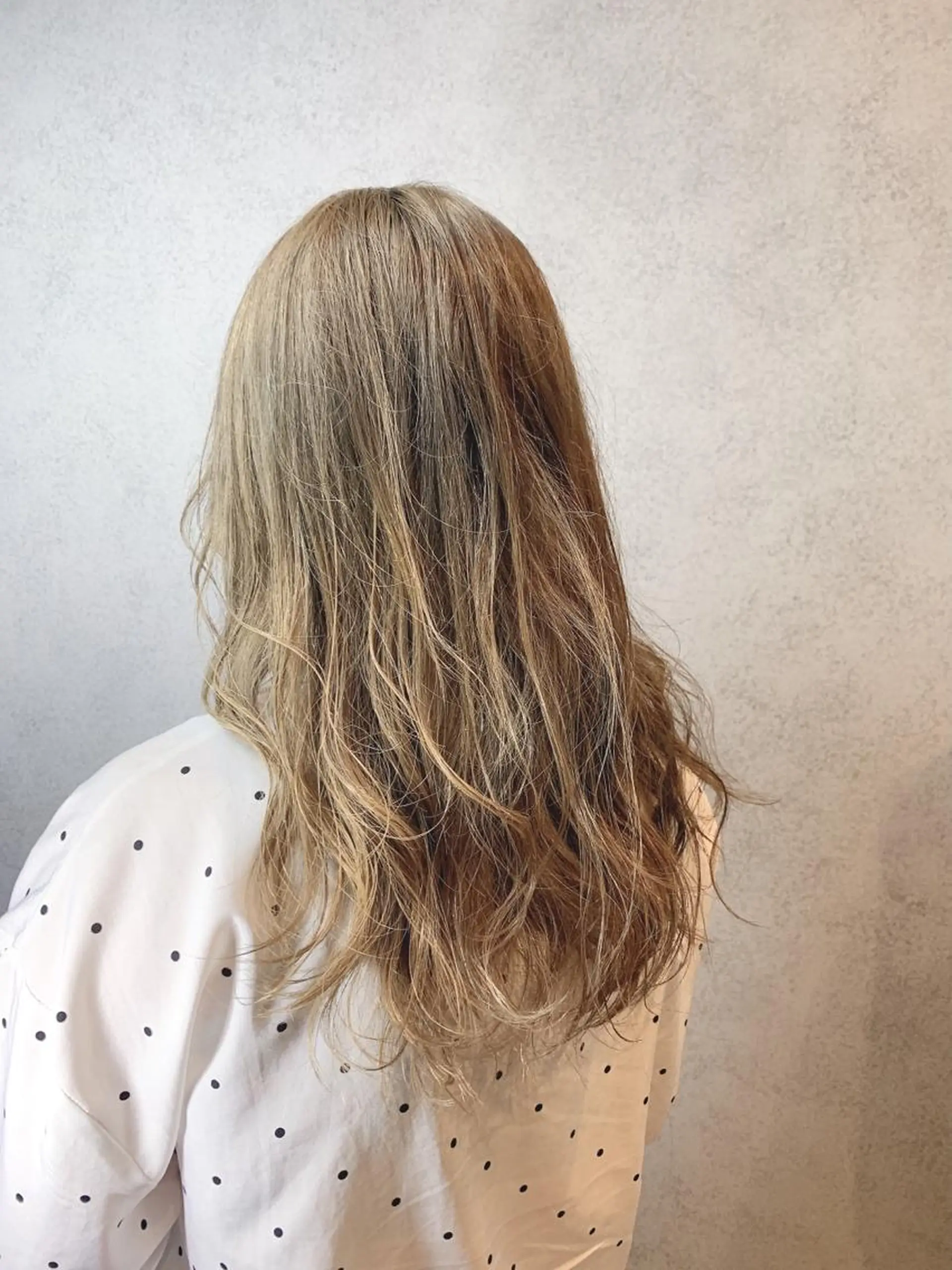 セミロング ハイライト 三瀬 俊のヘアスタイル