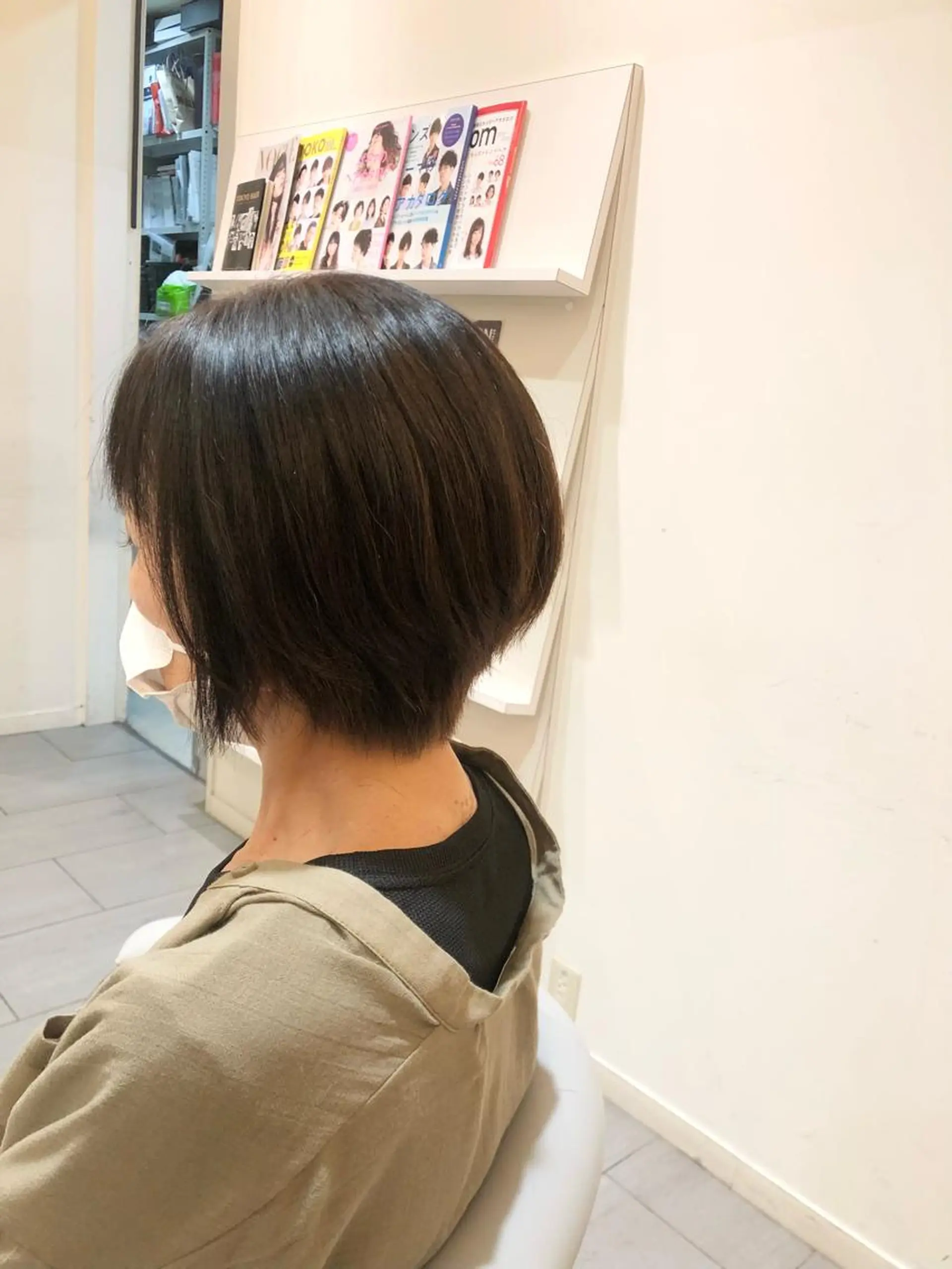 ショート カラー パーマ ヘアアレンジ ショートヘア コテ巻きパーマ 阪上 沙織のヘアスタイル