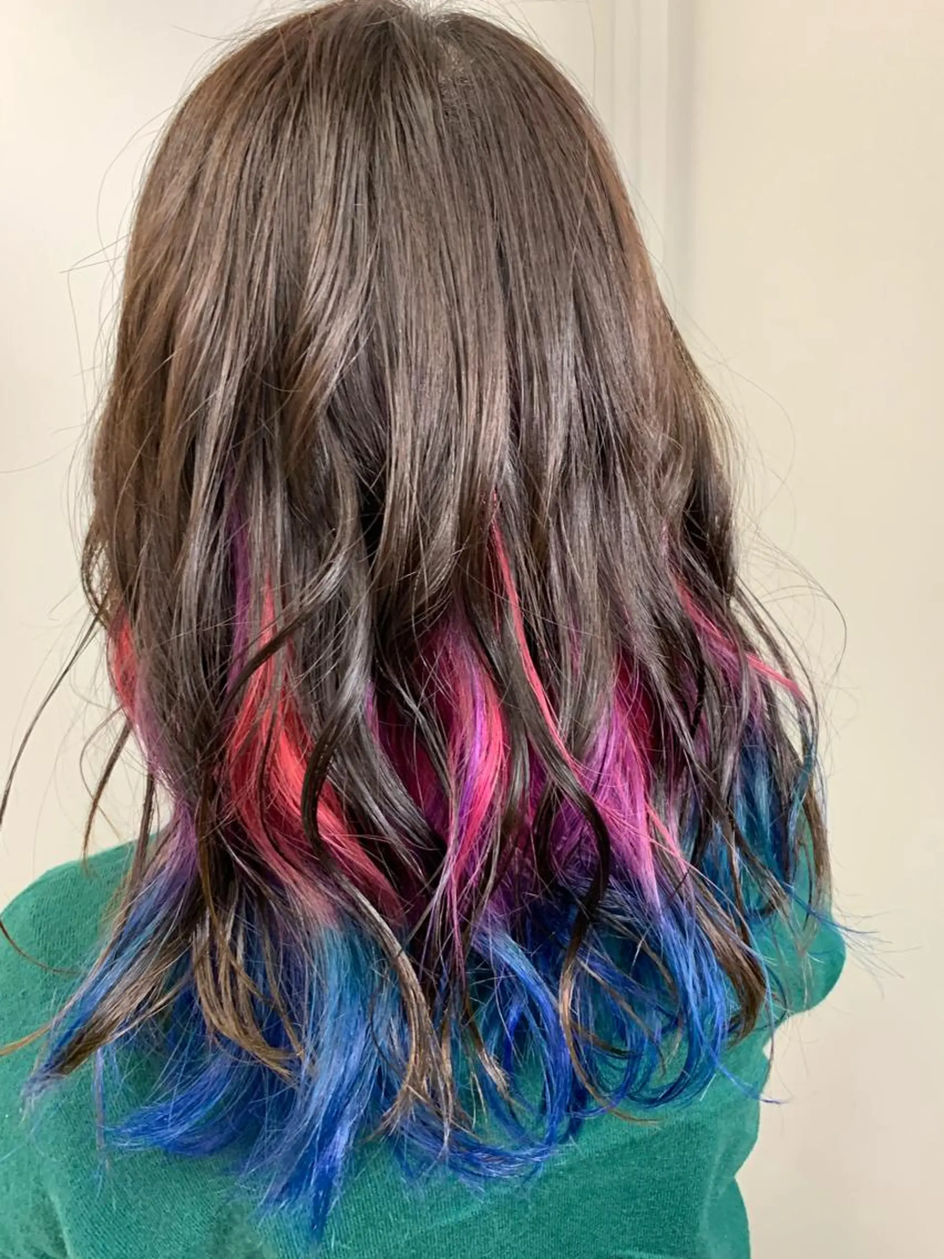 セミロング パープルカラー 家田 竜のヘアスタイル