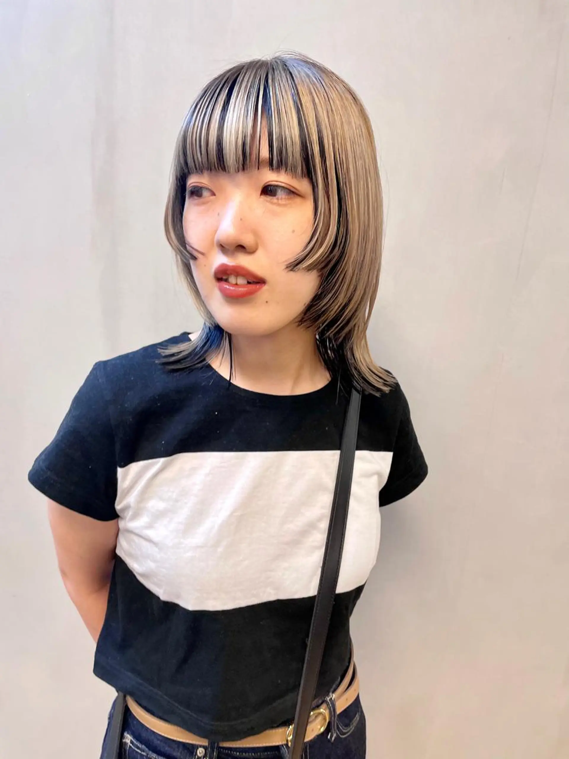 セミロング カラー パーマ ヘアアレンジ メンズ キッズ ネイル マツエク・マツパ アイブロウ シルバー 眉カラー シルバー カット ヘアカラー トリートメント tatsumi/ボブ ウルフ/レイヤーのヘアスタイル