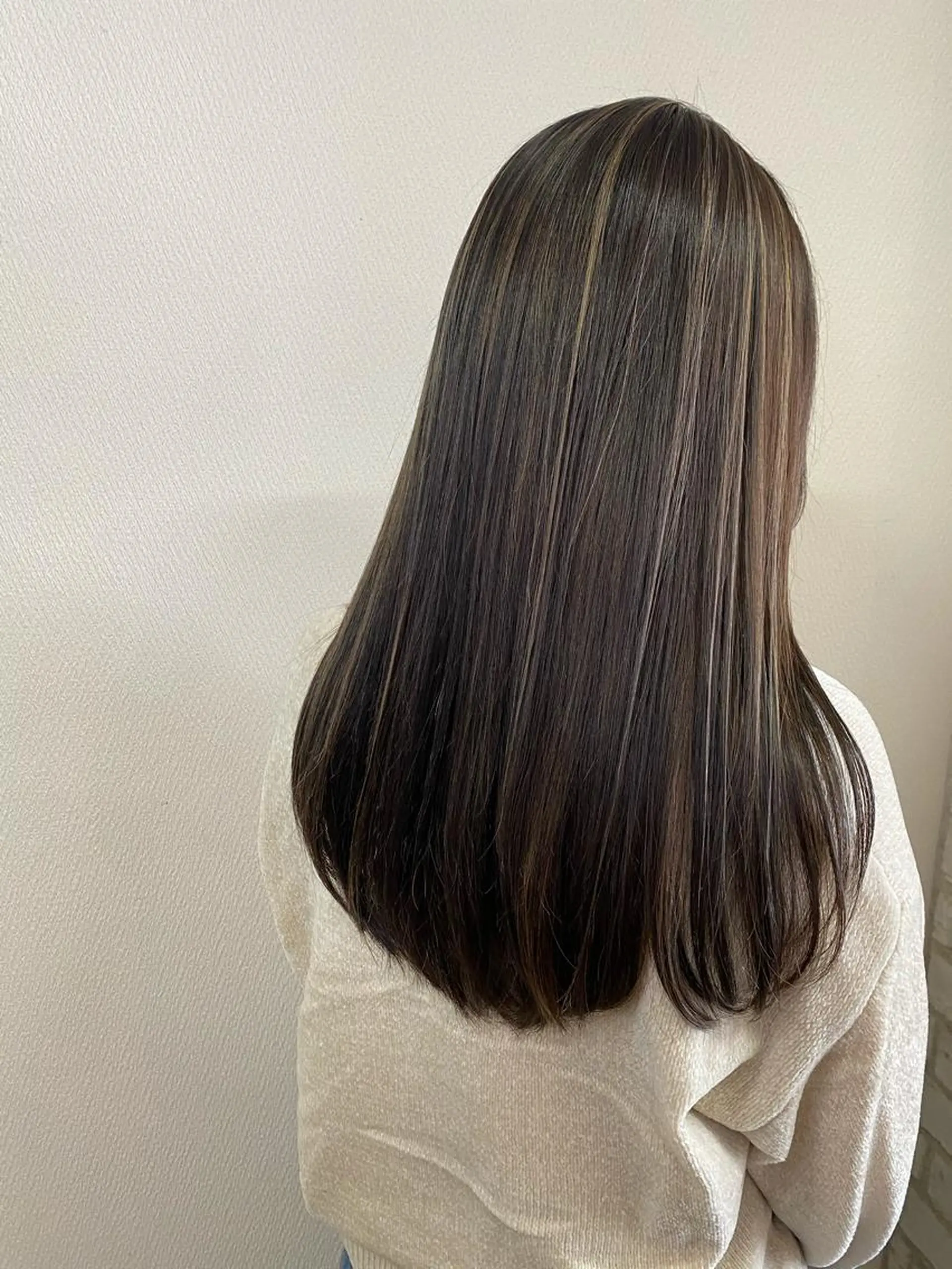 ロング 山本 茉希のヘアスタイル