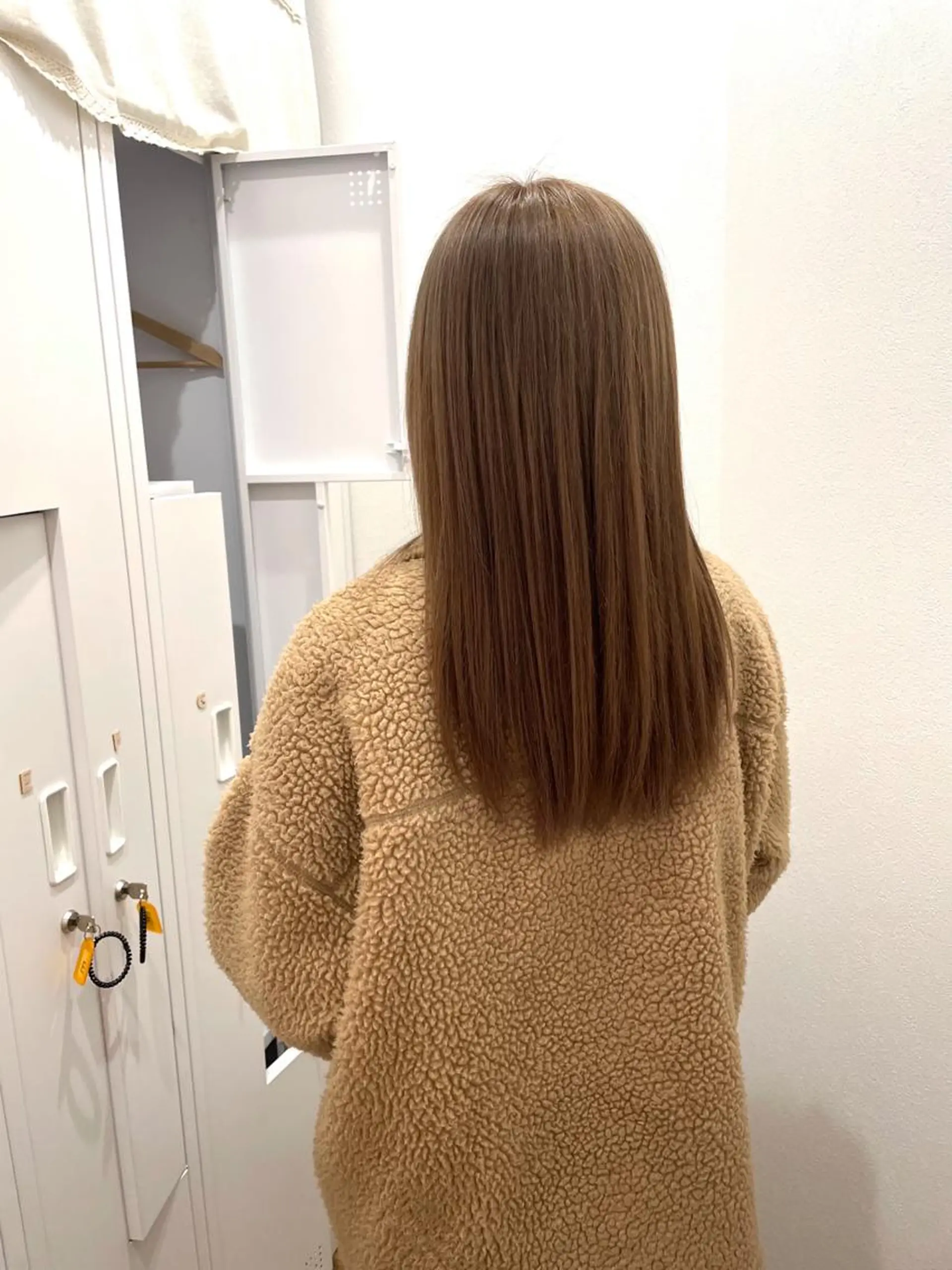 セミロング カラー ヘアアレンジ ベージュカラー ヘアカラー トリートメント 山本 愛永のヘアスタイル