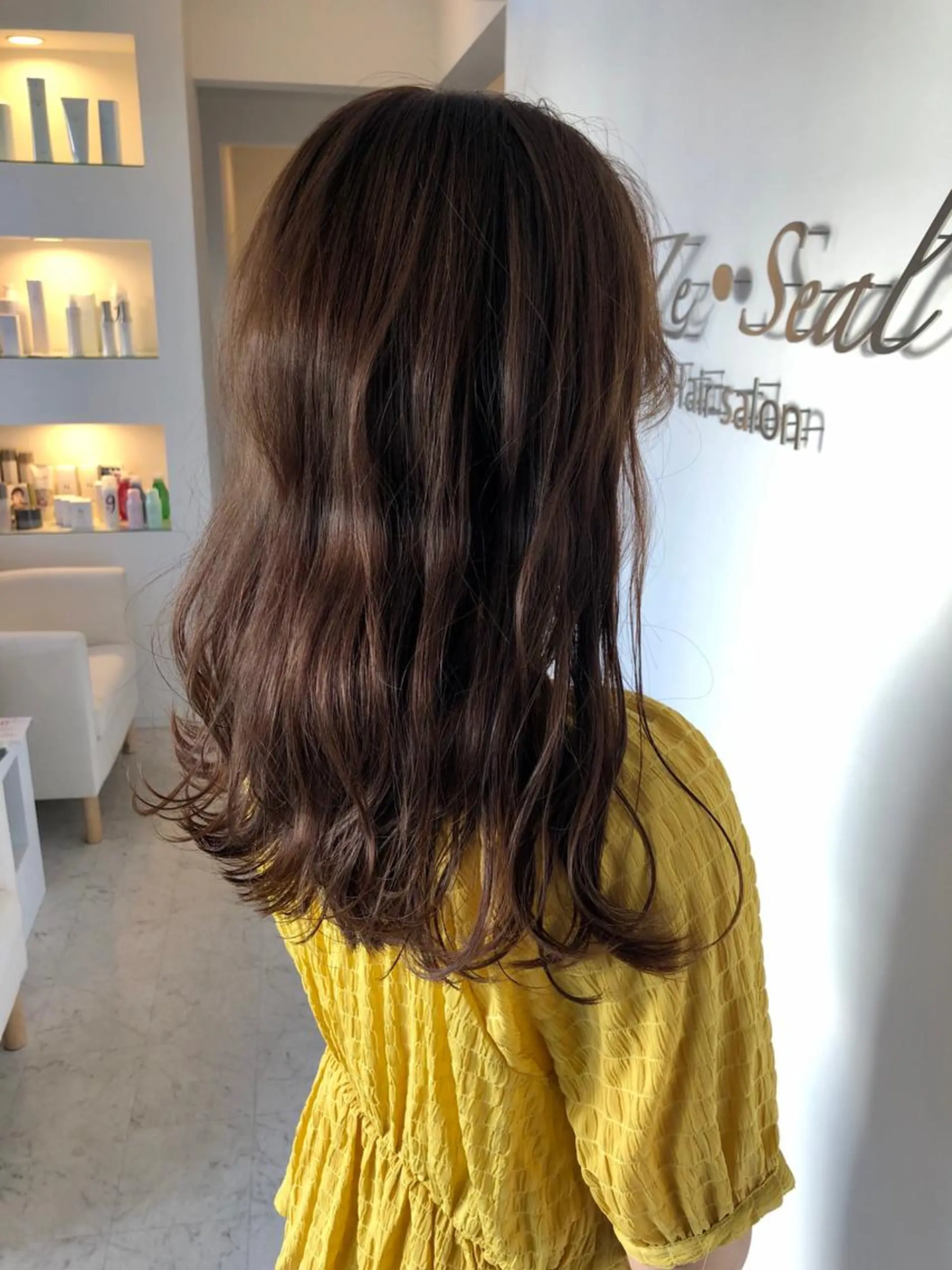 セミロング ze sealのヘアスタイル