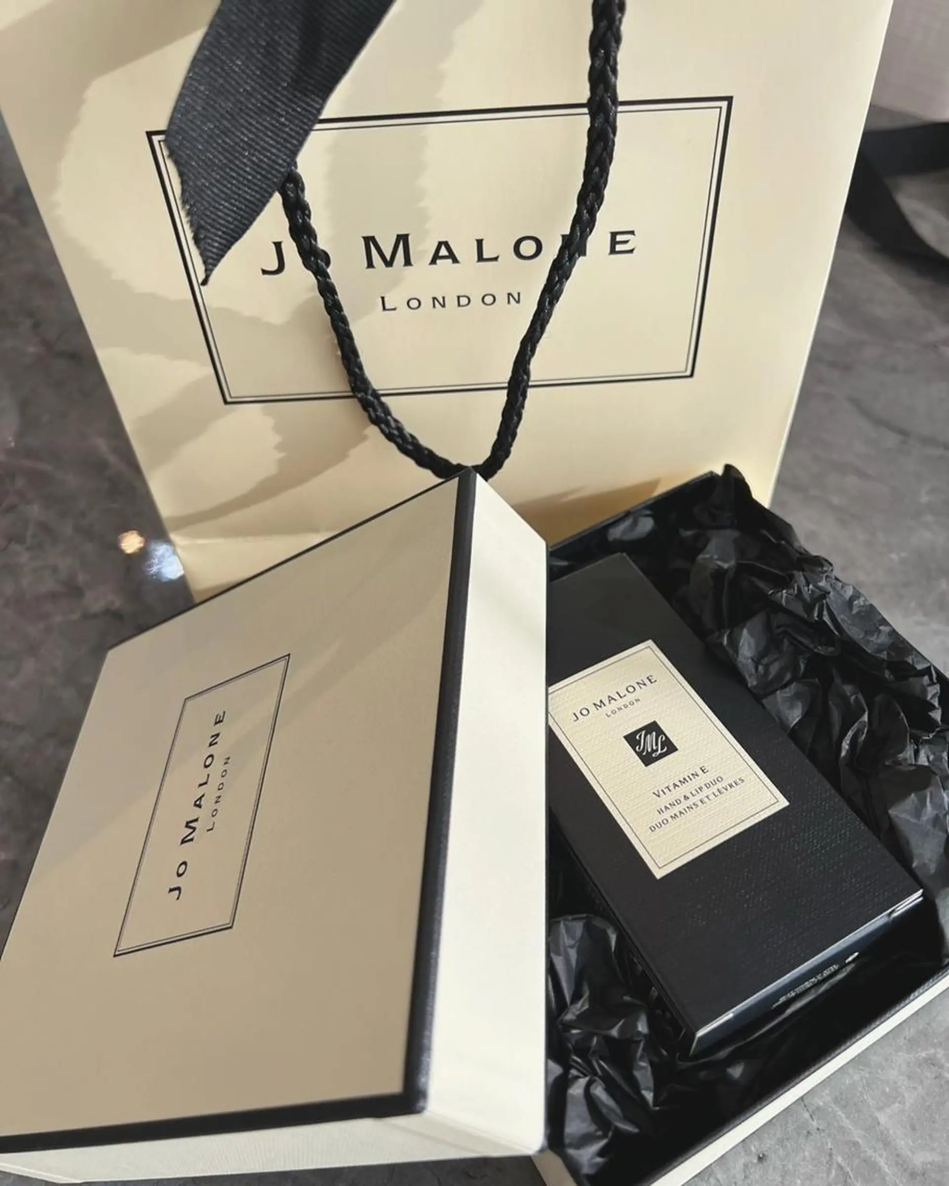 セミロング クリスマス Lall  You 大阪所属・🥛洒落髪小顔cut なら龍崎🥛のヘアスタイル