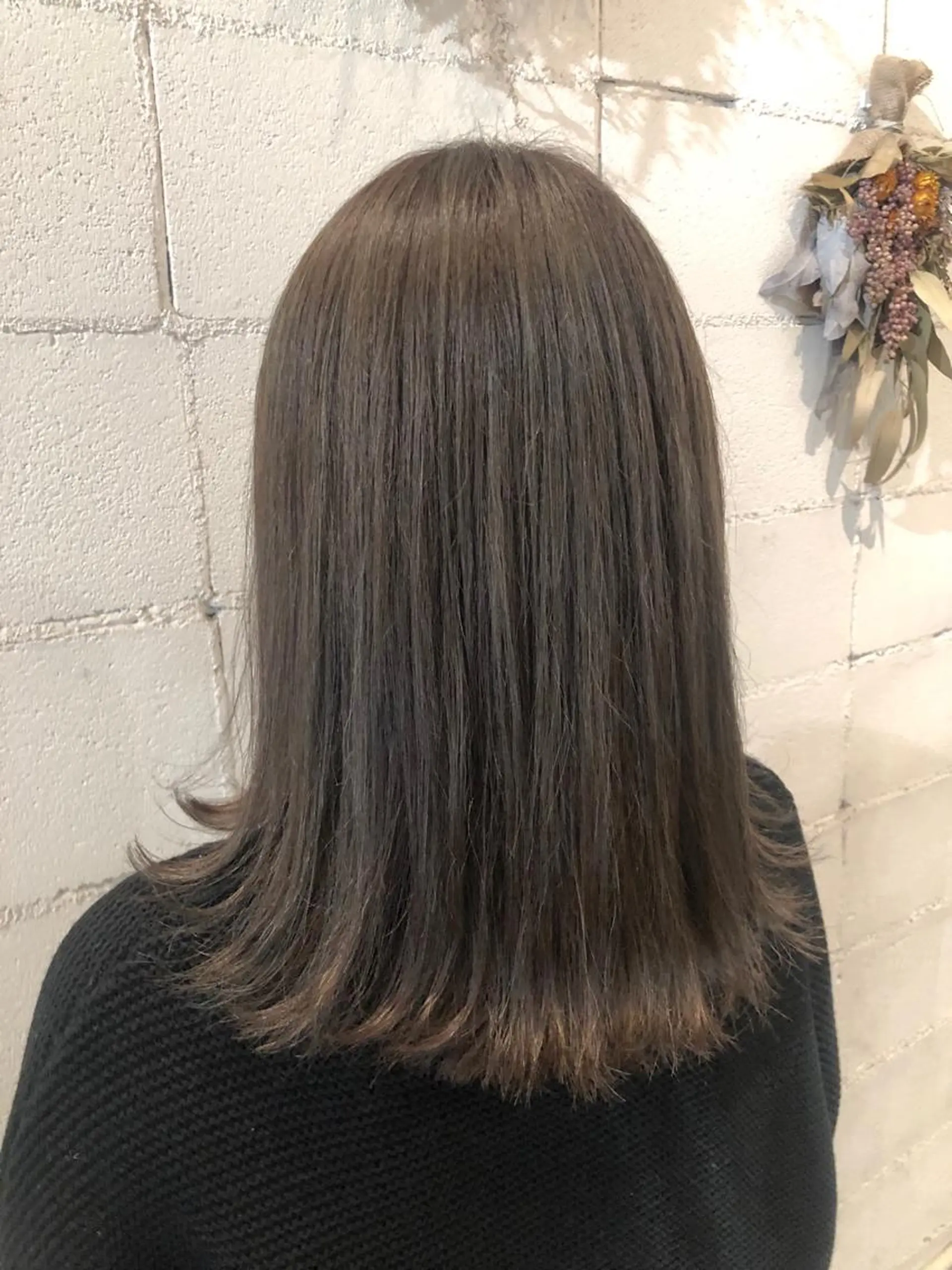 ミディアム カラー ベージュカラー ひろせ かなのヘアスタイル