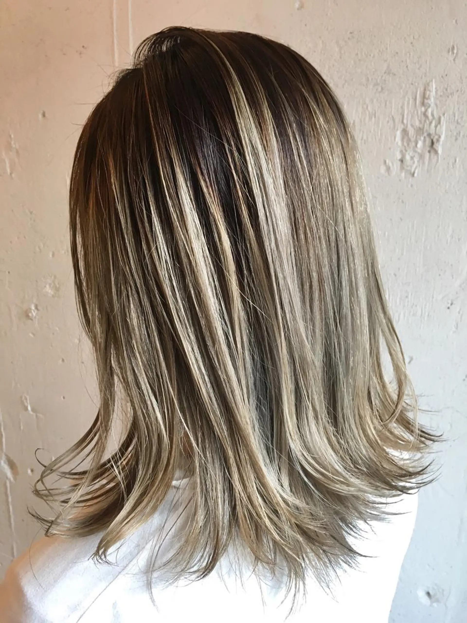 ミディアム カラー バレイヤージュ ベージュカラー ブリーチ ケアブリーチ ホワイトベージュ カット ヘアカラー トリートメント レイヤー/大人メンズ パーマ🌀 平島拓也のヘアスタイル