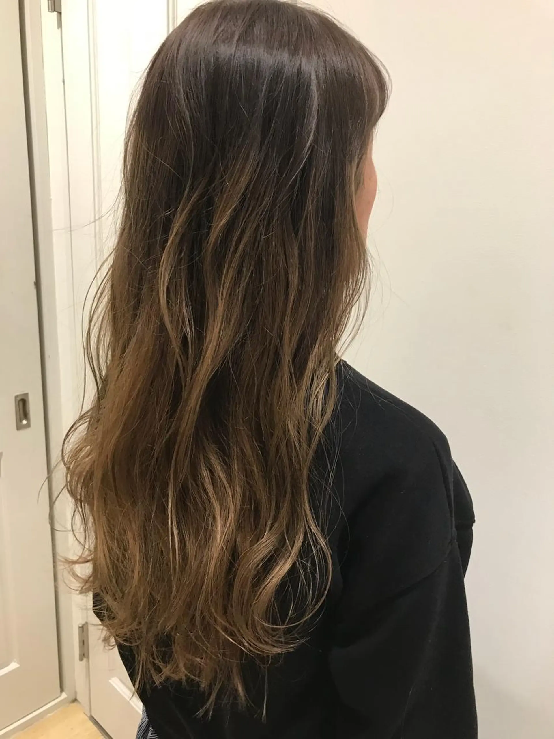 セミロング 外国人風カラー レイヤーカット 渋谷ハイトーン/ デザインカラー阿部のヘアスタイル