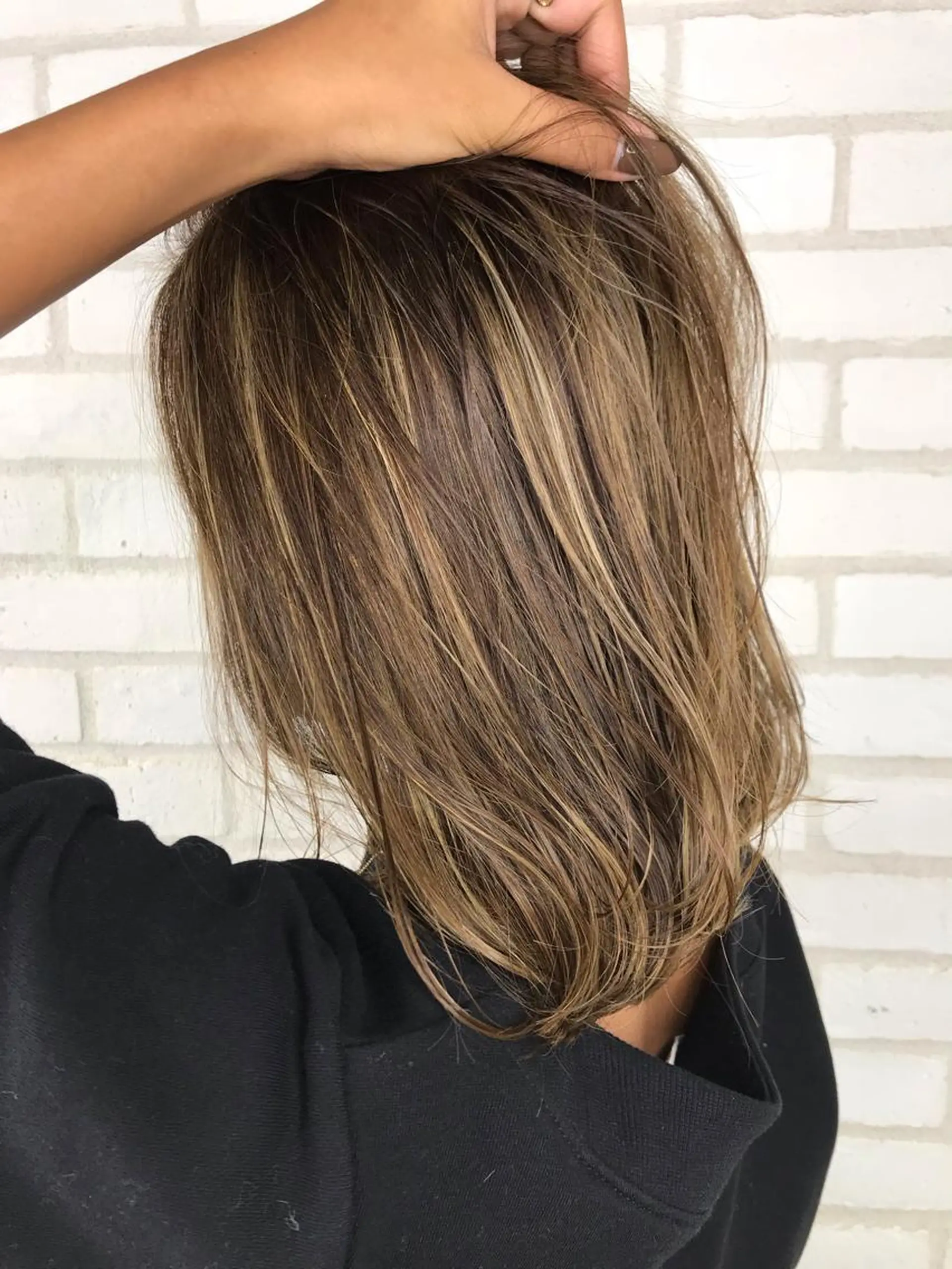 ミディアム カラー 小島 侑衣のヘアスタイル