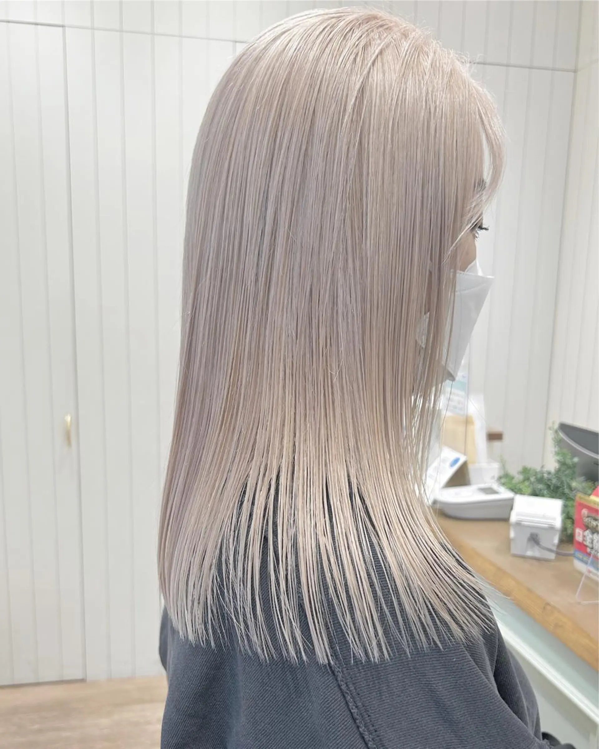 ミディアム ケアブリーチ 坪井佑樹のヘアスタイル