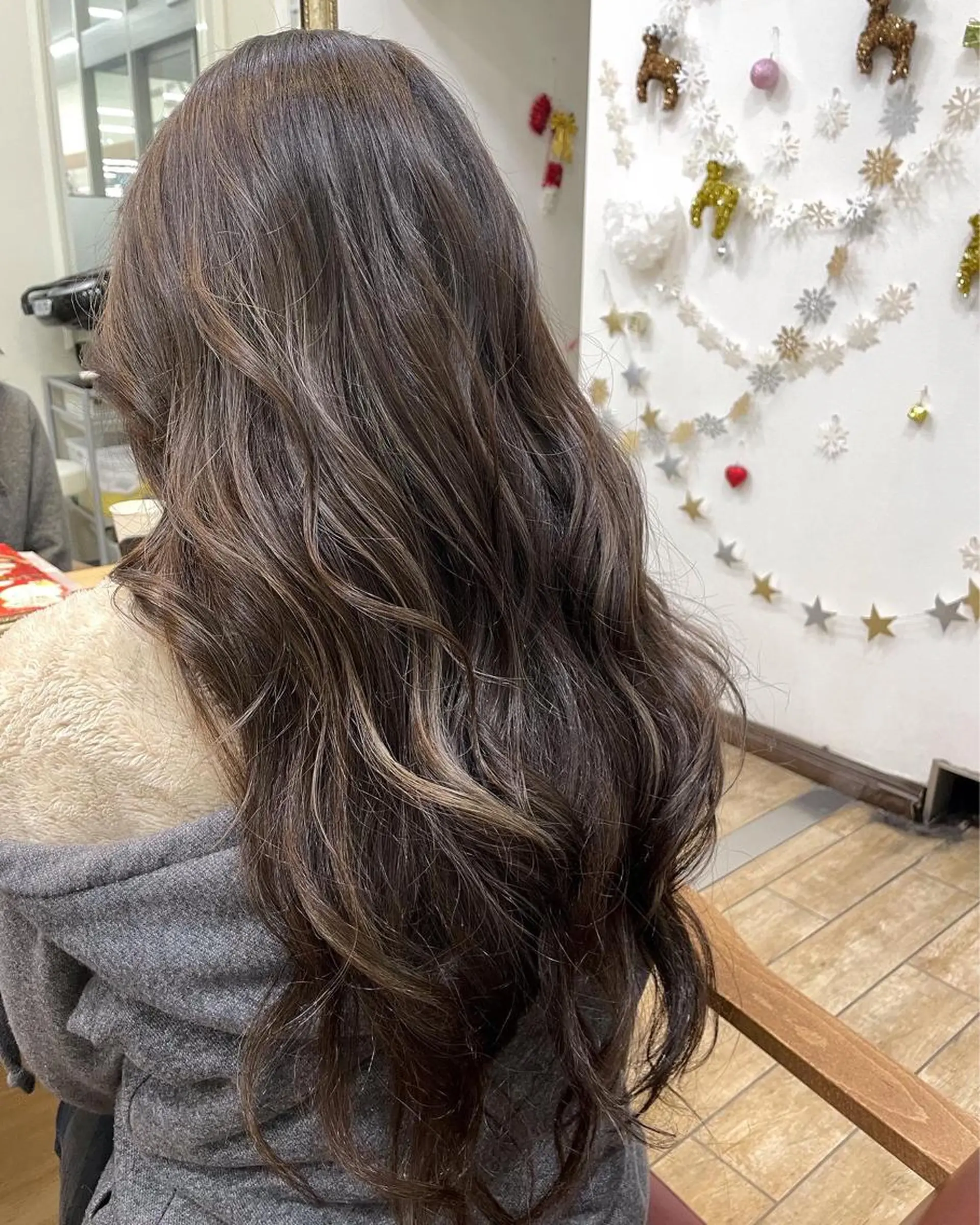 ロング カラー グレージュ ハイライトカラー ハイライト 💫カットパーマ💫 伊原虎太郎のヘアスタイル