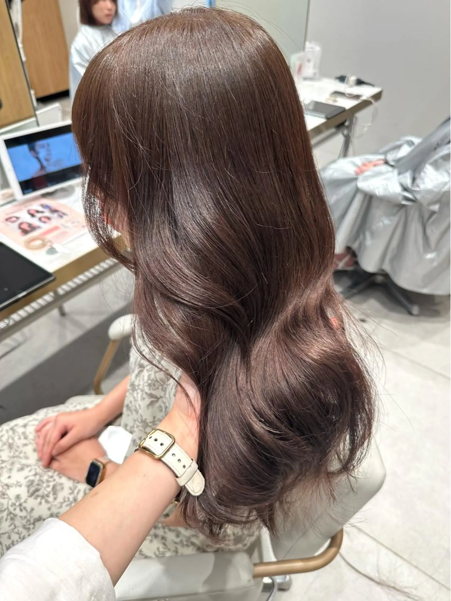 ロング カラー ヘアアレンジ 🤎小顔レイヤー /ベージュ🤎友香のヘアスタイル