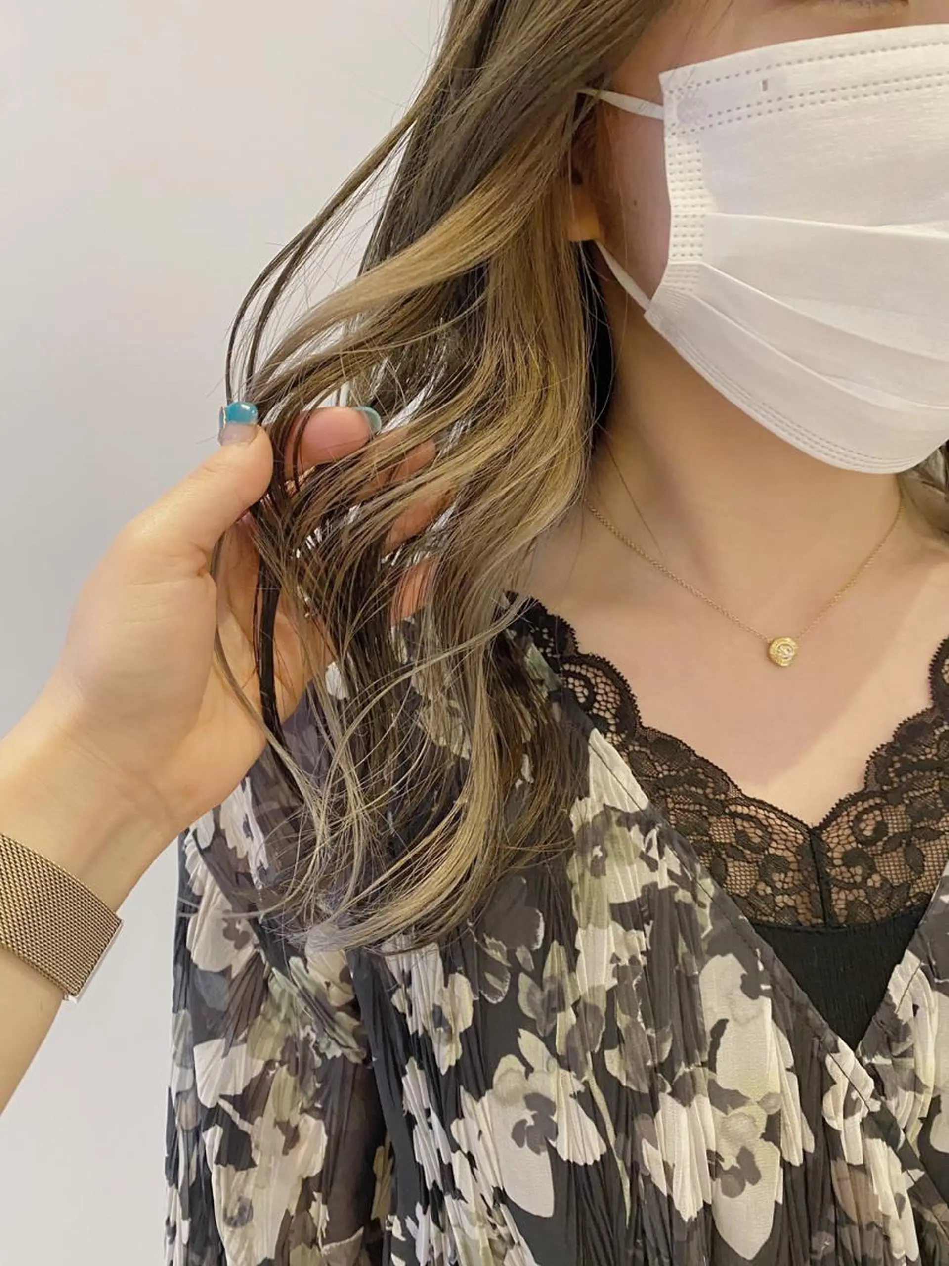 ロング カラー イヤリングカラー インナーカラー ブリーチ指名 NO1🌈SAKIのヘアスタイル