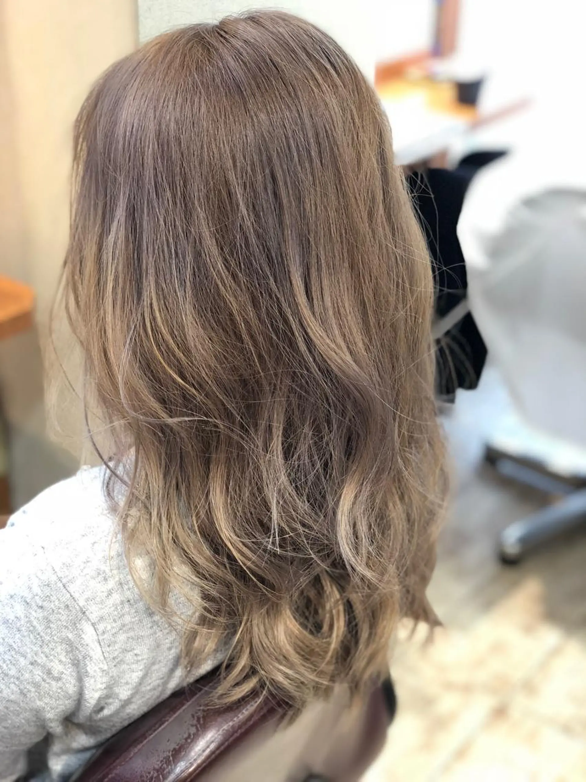 ロング カラー ブリーチ グレージュ ラベンダーカラー ラベンダーグレージュ ラベンダーグレー 100%髪質改善特化 TRUNSのヘアスタイル