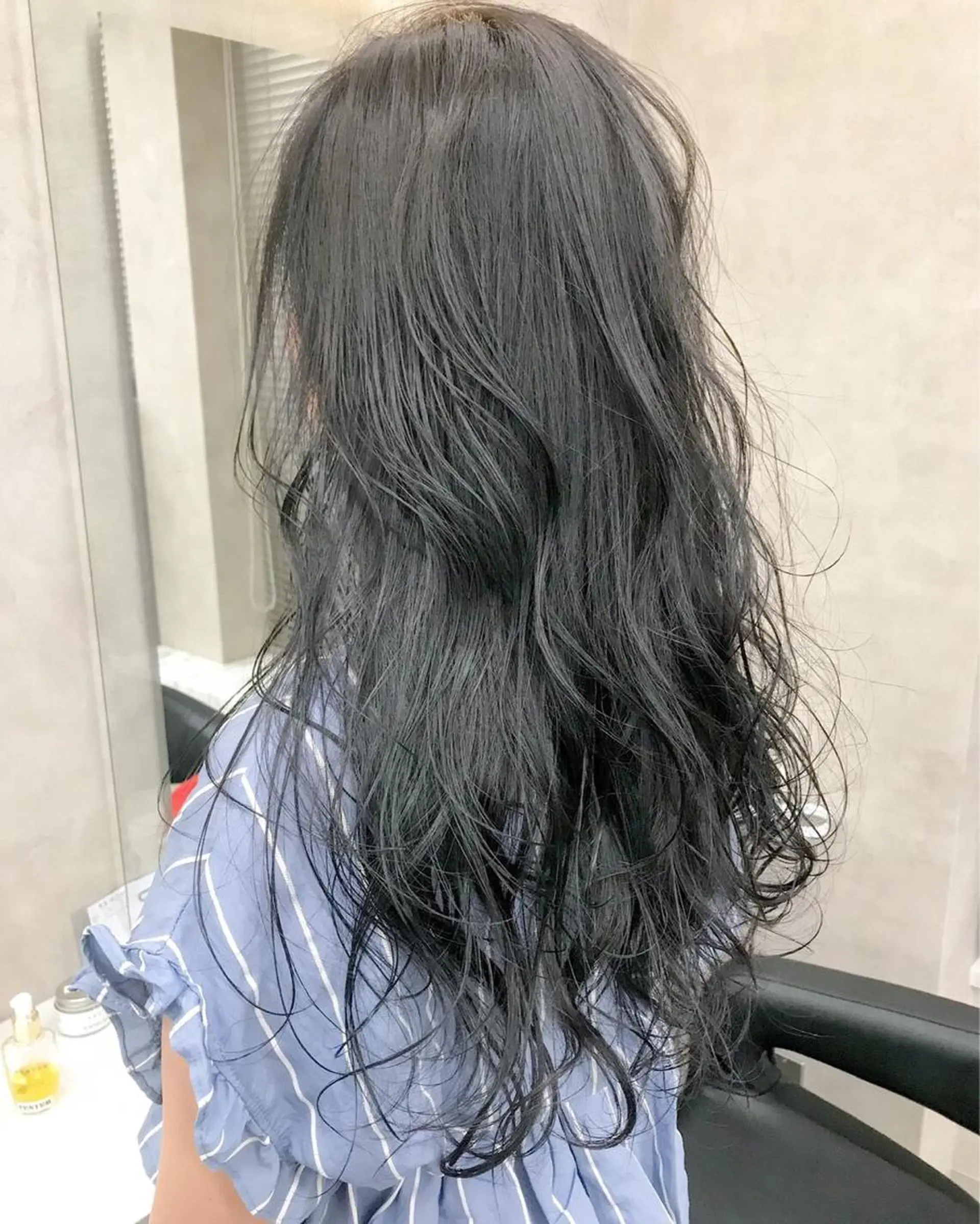 ロング ハイトーン×レイヤー カットTAKUMIのヘアスタイル