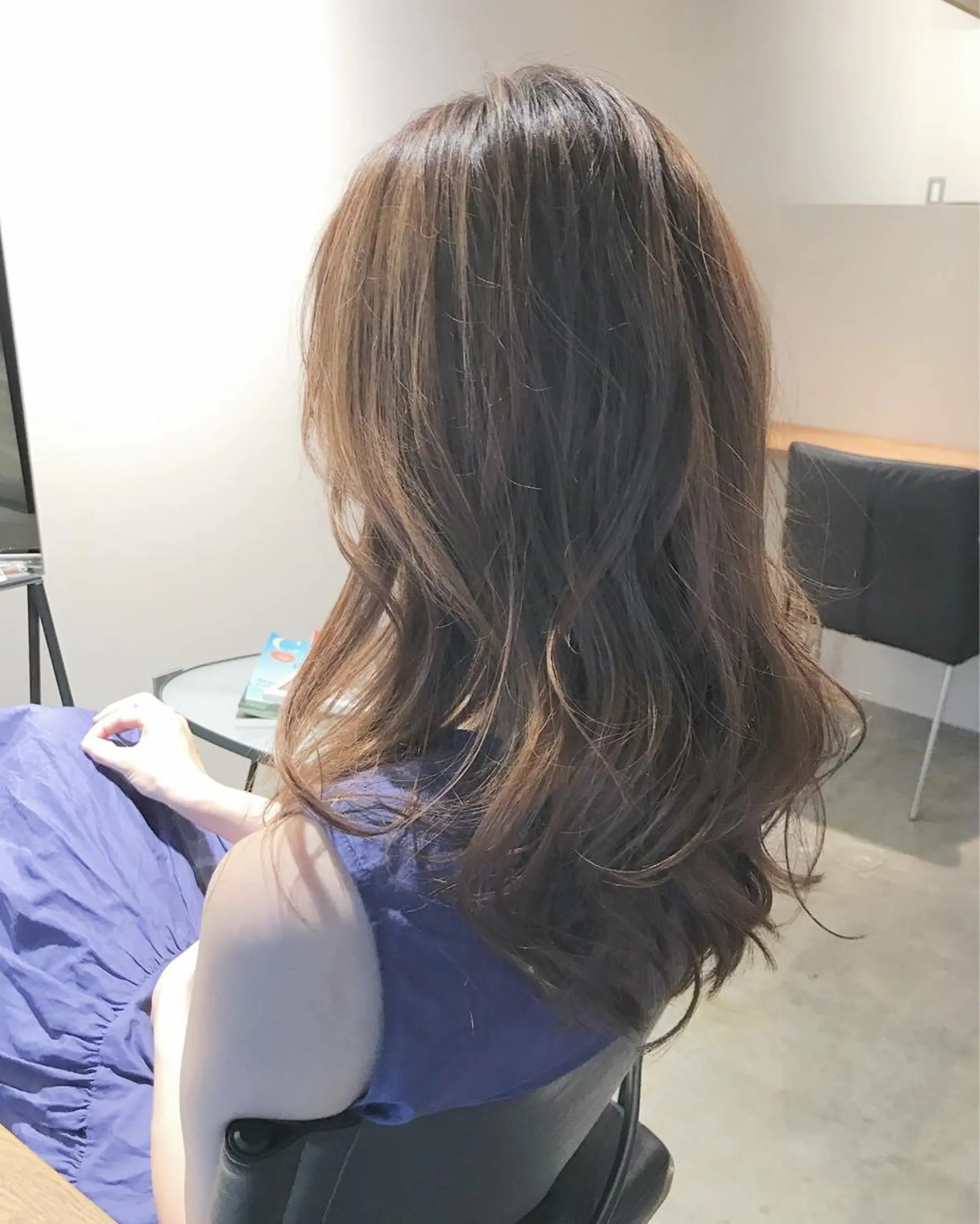 セミロング カラー ブリーチ ケアブリーチ ハイライトカラー ハイライト RHAIRSALON 西山梓のヘアスタイル