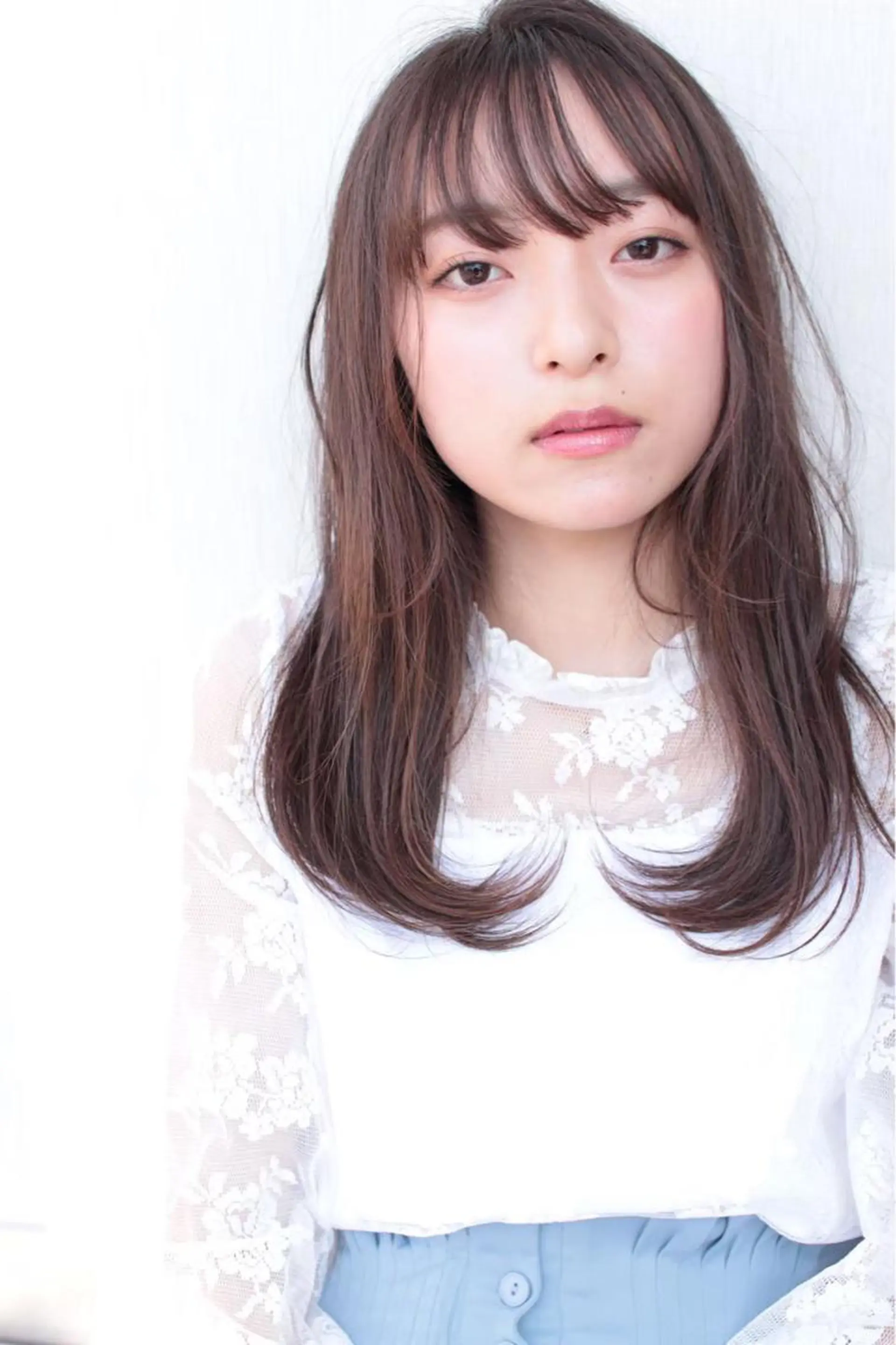 セミロング レイヤーカット/ 前髪顔周りカットのヘアスタイル