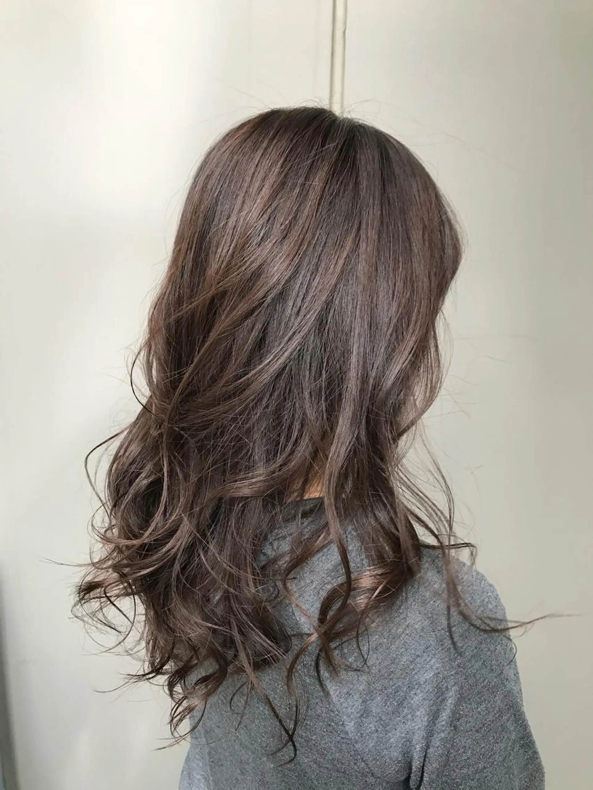 セミロング カラー グレージュ イルミナカラー ミルクティーグレージュ 【透明感、艶髪】西村 有司のヘアスタイル