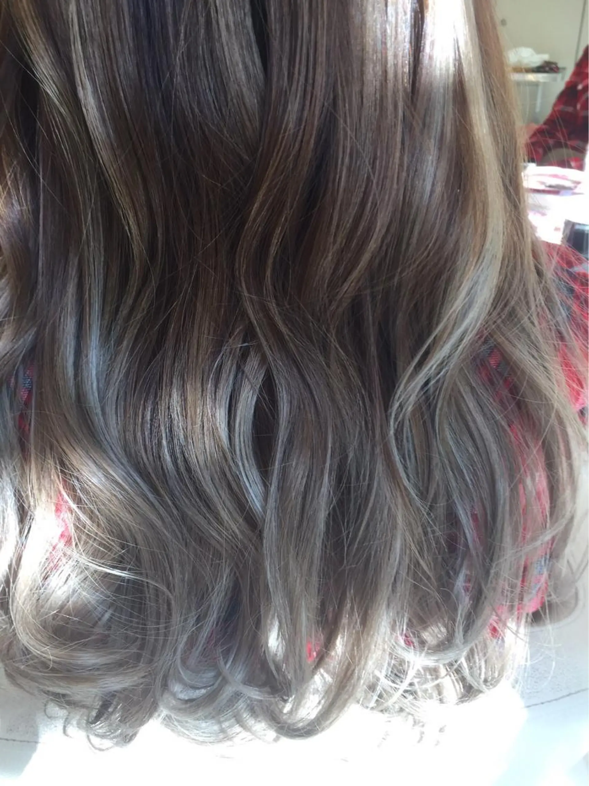 セミロング カラー アッシュ ハイライトカラー ハイライト 小田原NO1 美容師 飯田飛翔のヘアスタイル