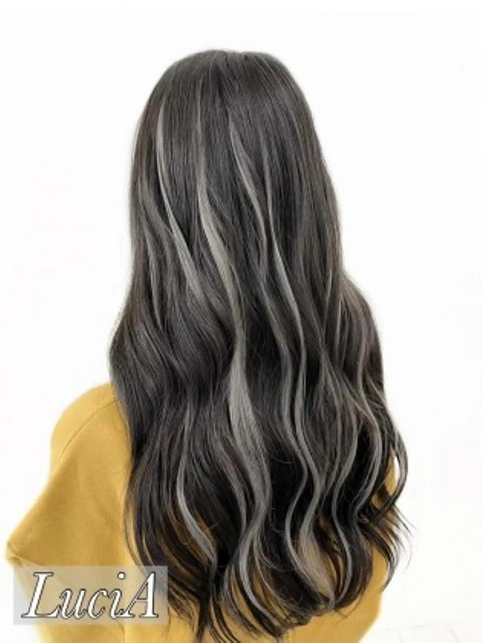 ロング カラー エクステ LuciAのヘアスタイル
