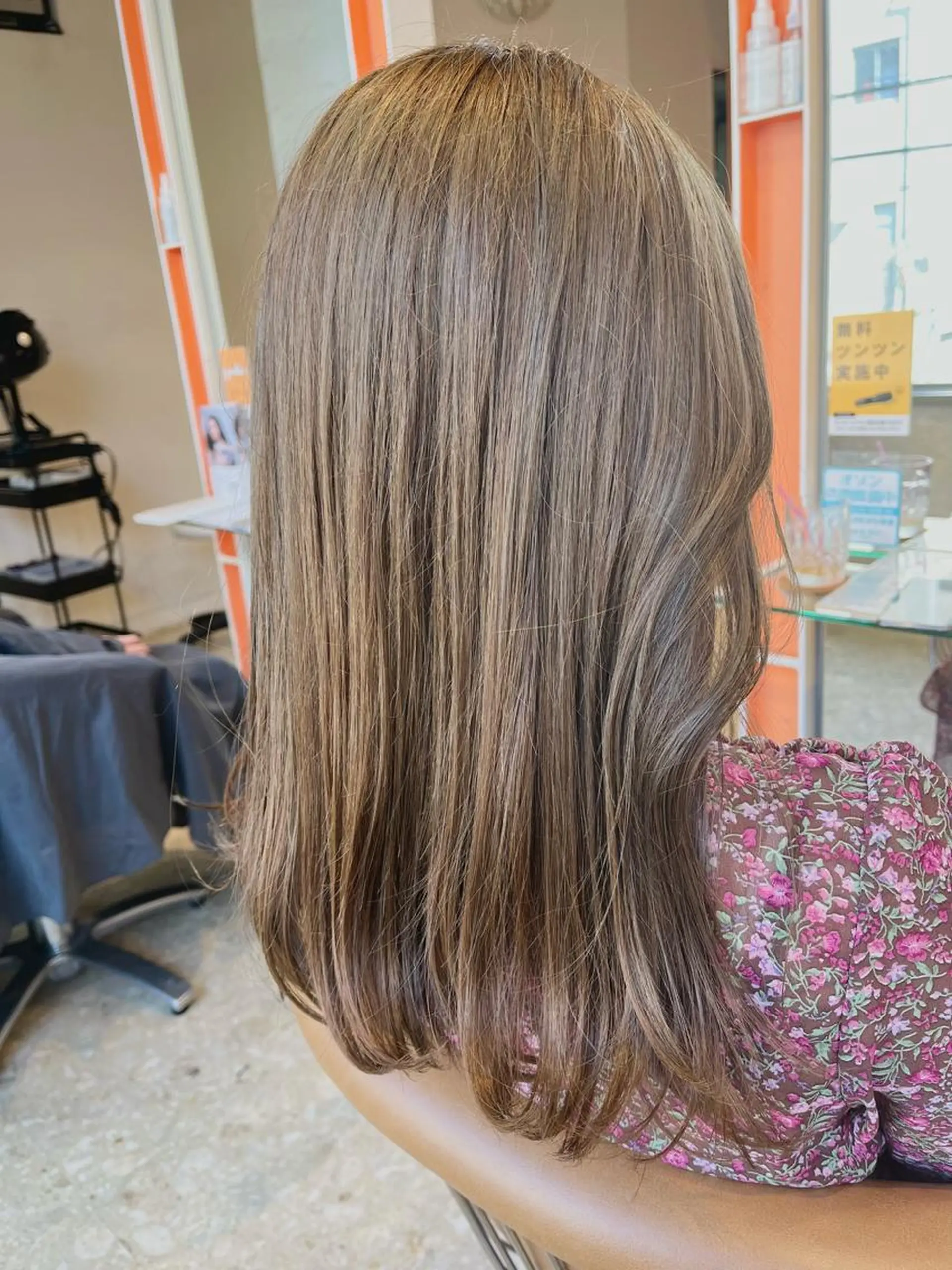 ミディアム カラー ブリーチ ヘアカラー トリートメント うしだ かおるのヘアスタイル