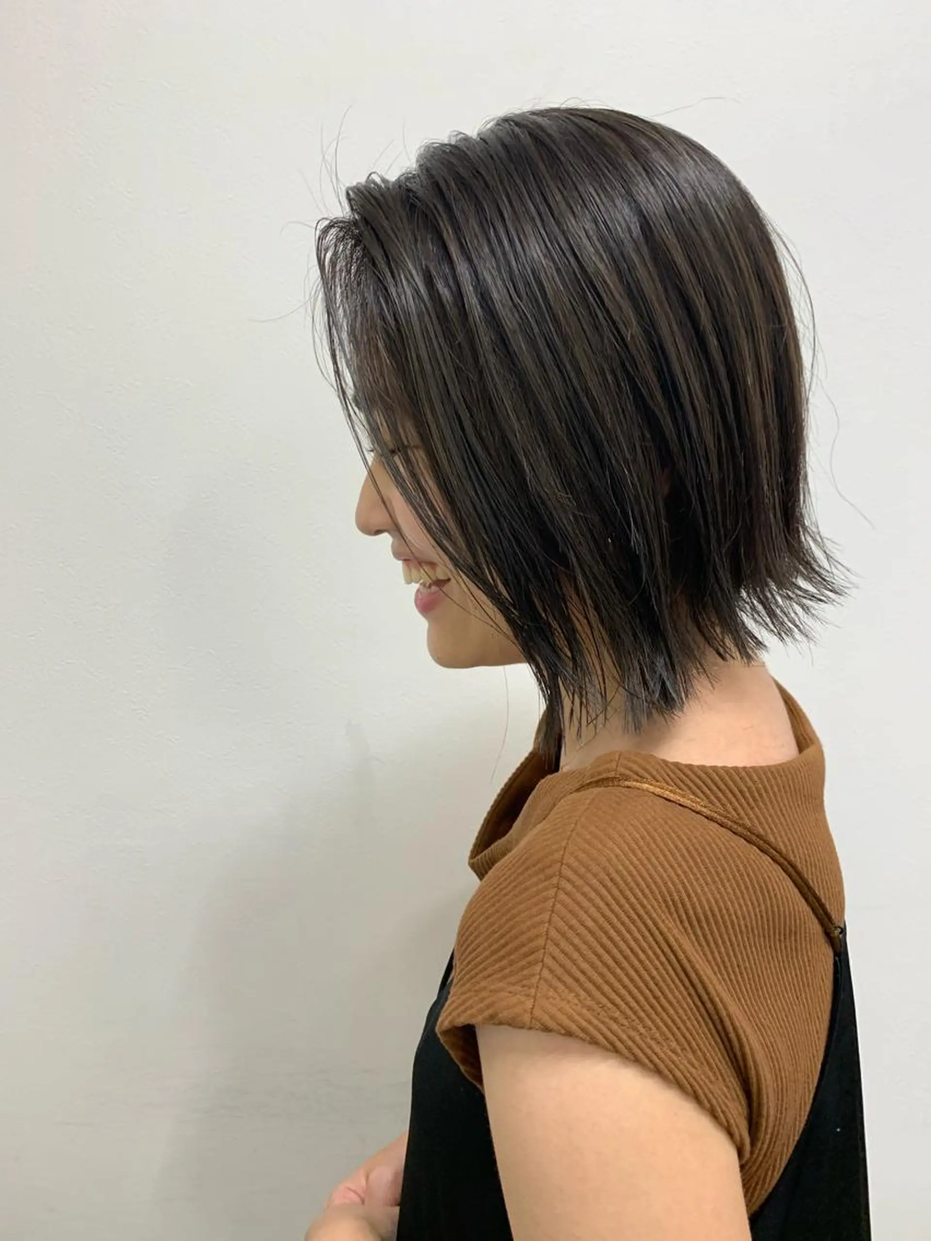 ショート カラー 肌に馴染む暗髪 梅田・増田のヘアスタイル