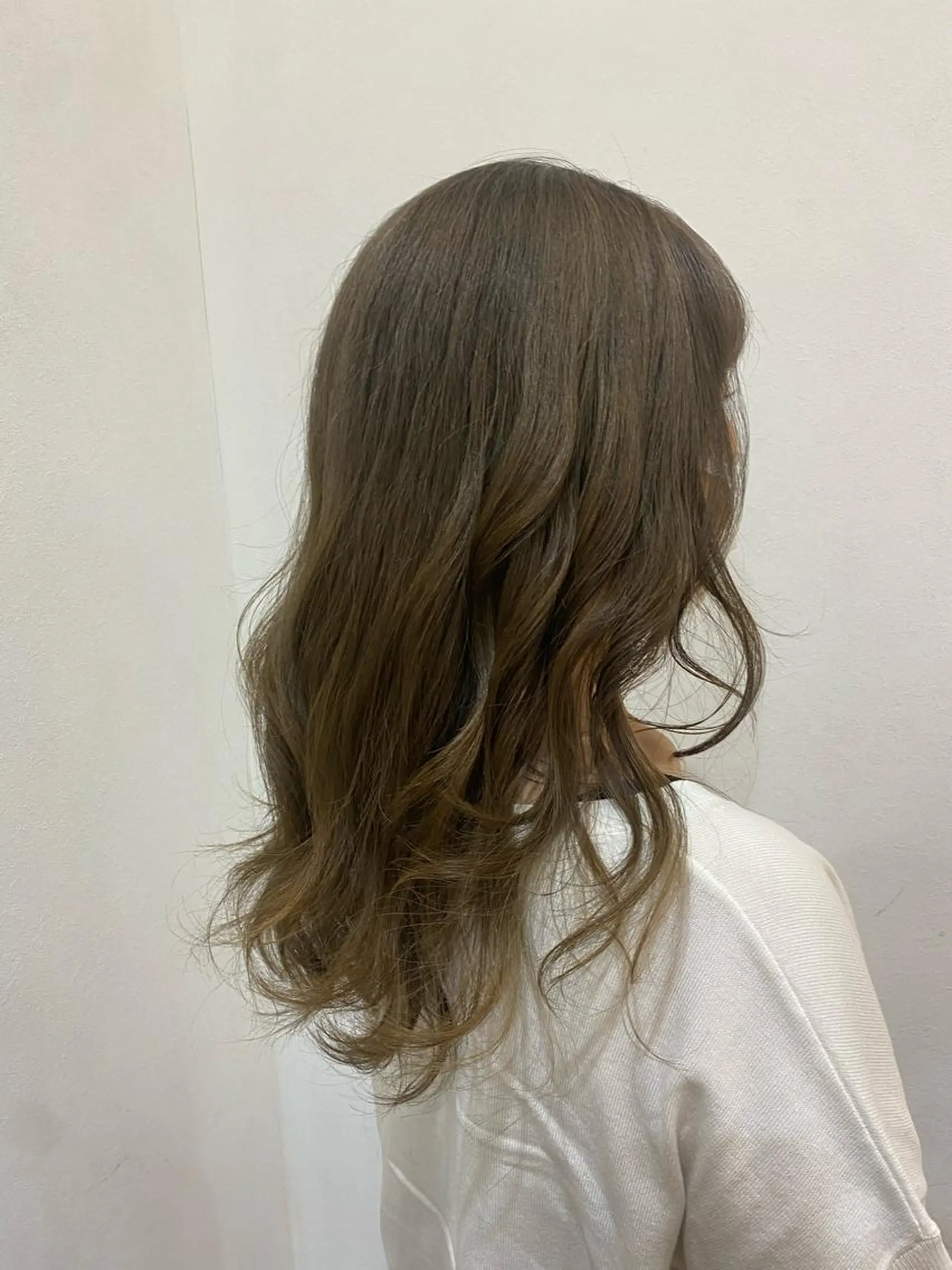 ロング カラー Ashanti 磯崎のヘアスタイル