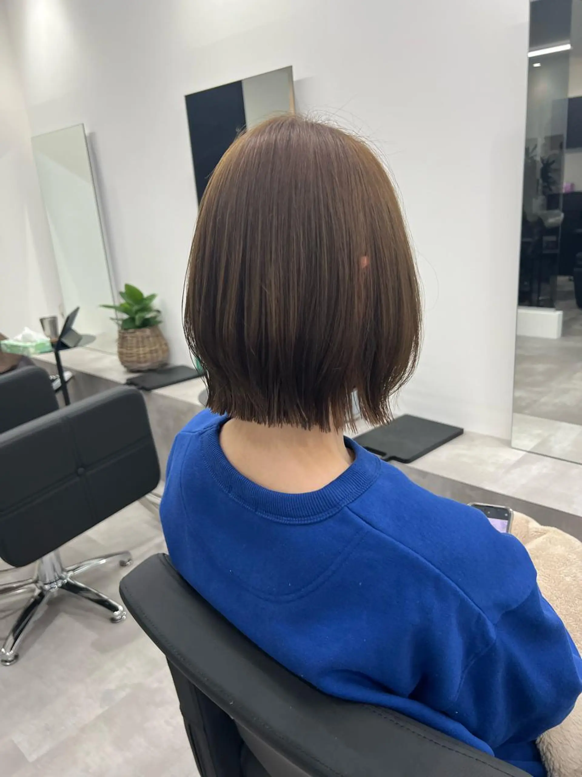 ショート カラー ベージュカラー ブリーチ 透明感カラー ダブルカラー イヤリングカラー カット 縮毛矯正 トリートメント LOOP REMIのヘアスタイル