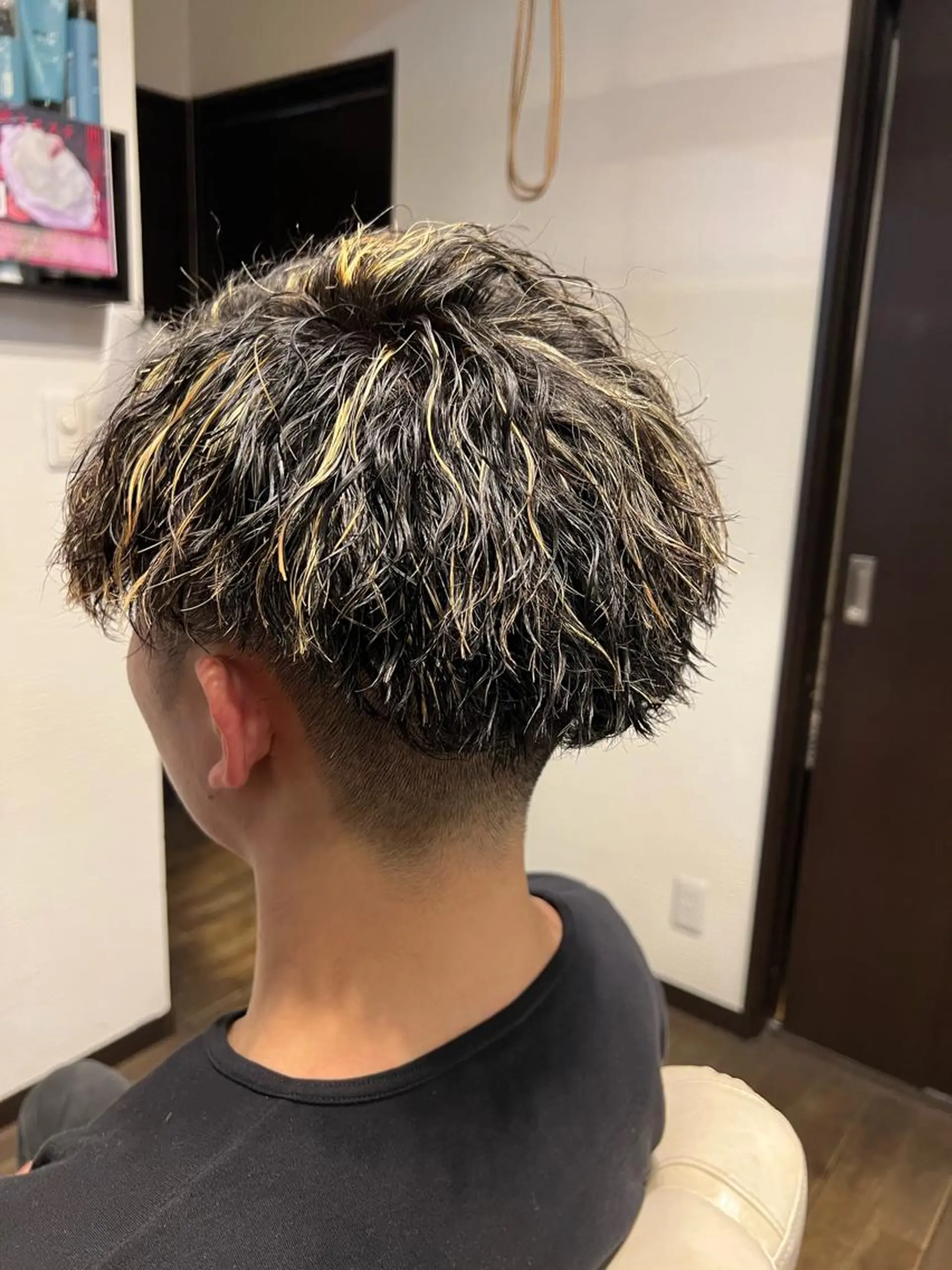 ショート カラー パーマ メンズ メンズメッシュ メッシュ 二本木 秀成のヘアスタイル