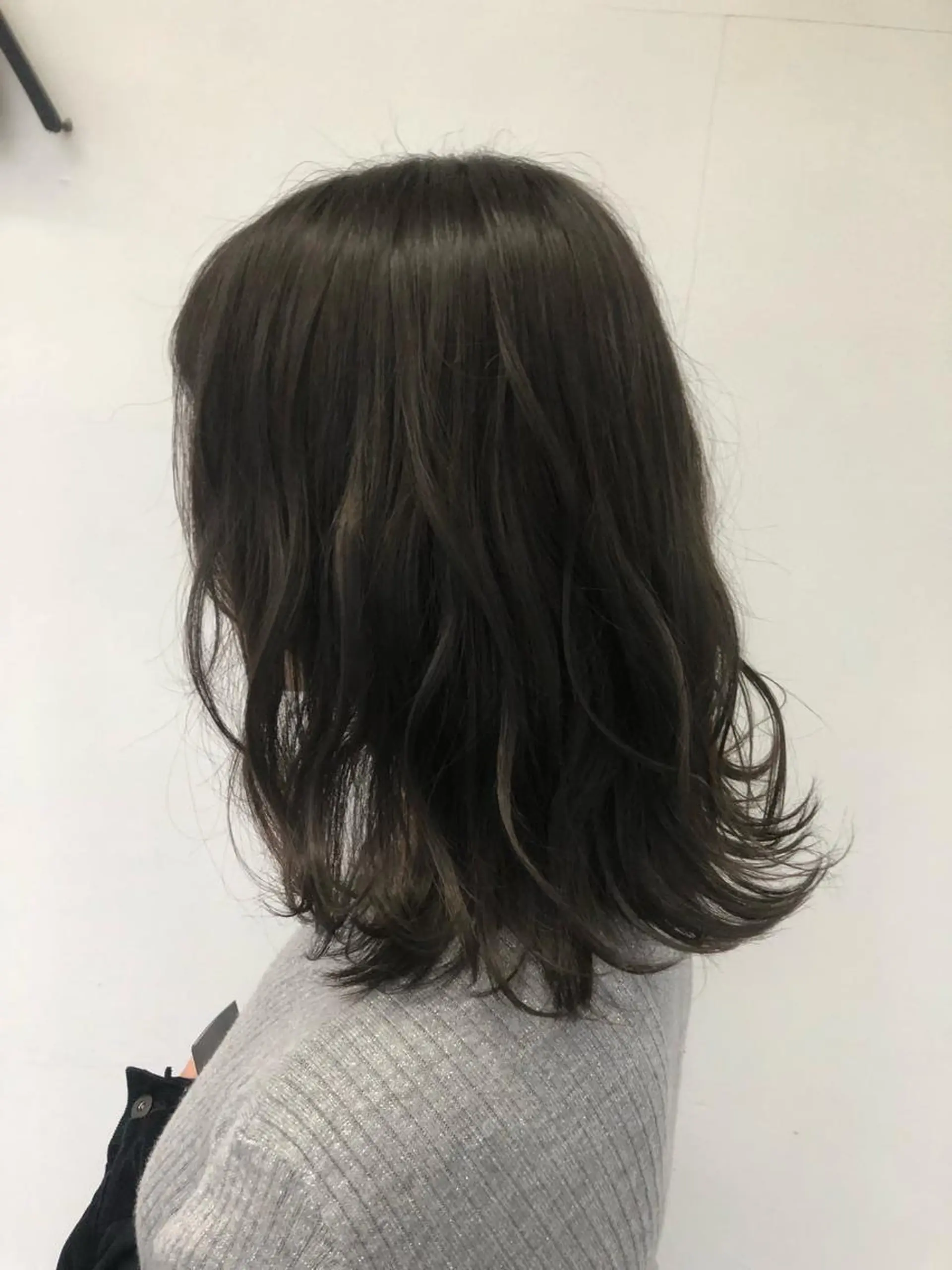 ショート カラー グレージュ 外ハネヘア 東條 克義のヘアスタイル