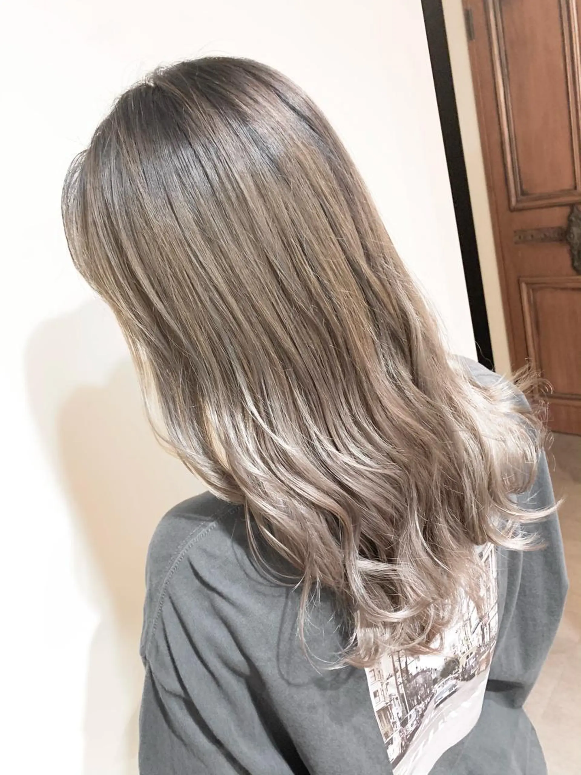 ロング カラー バレイヤージュ グレージュ レイヤーカット 💓シールエクステ ルミエールのヘアスタイル