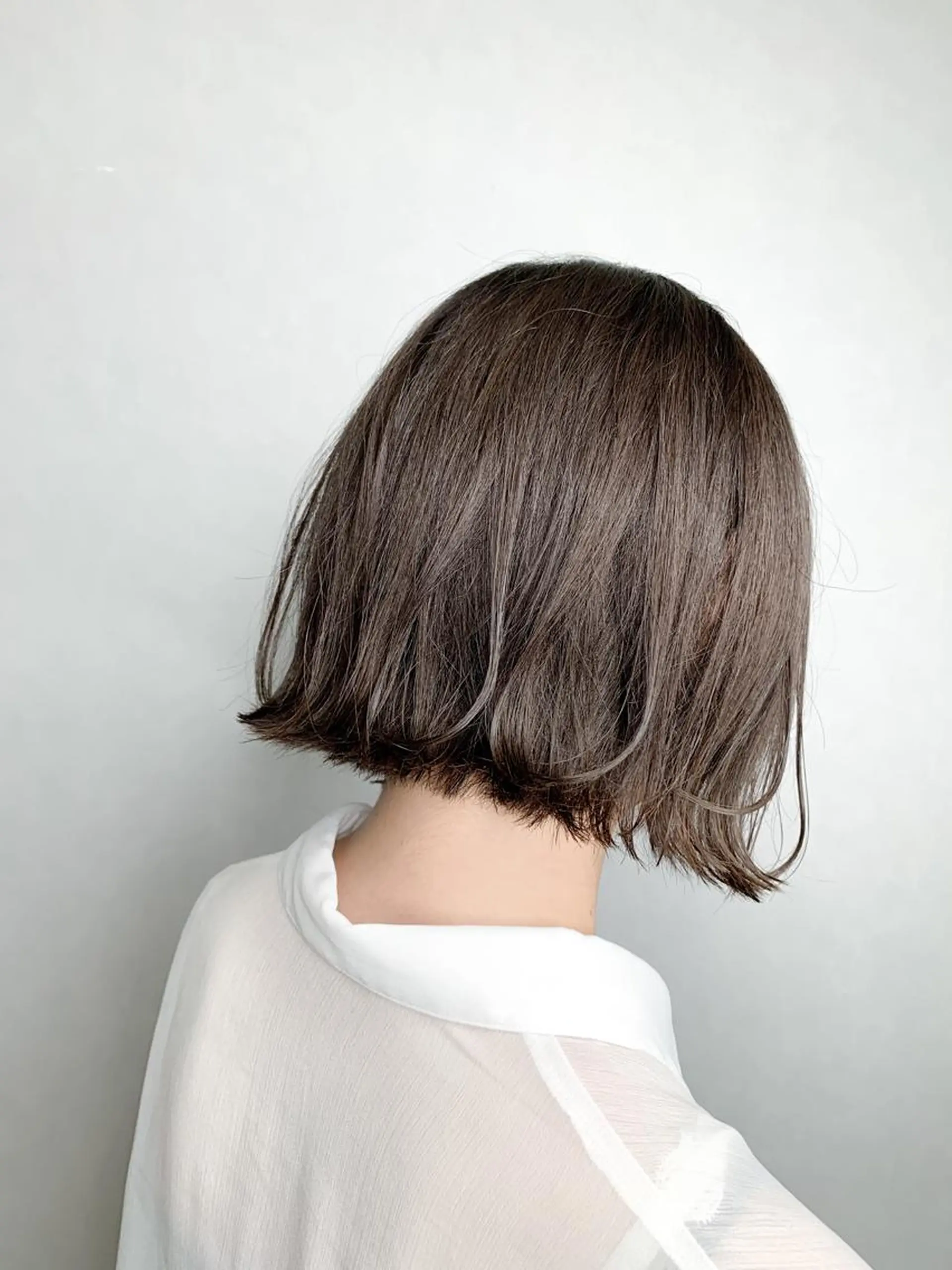 ショート カラー グレージュ ボブ 外ハネヘア ヘアカラー 🌈 DAIKI 🌈のヘアスタイル