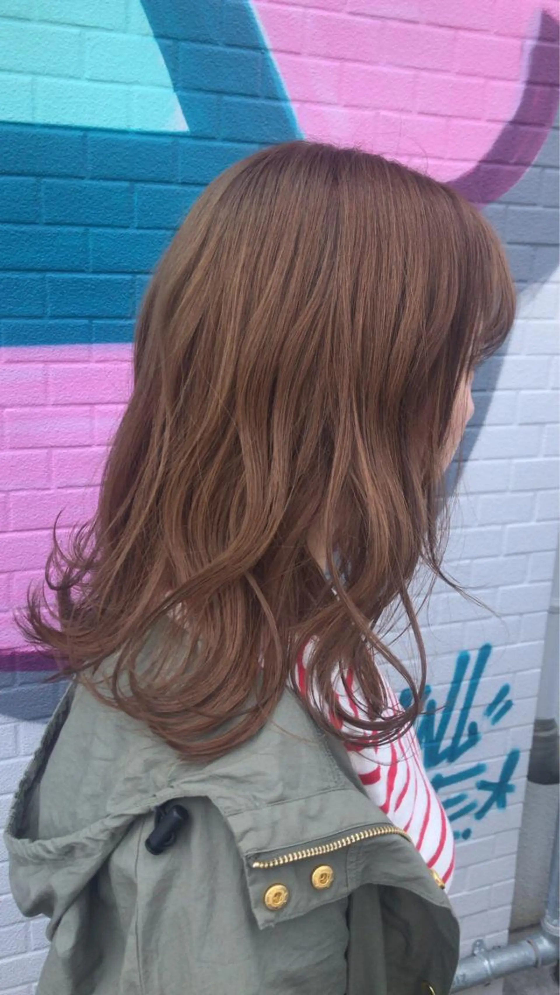 ミディアム カラー ブリーチ カット ヘアカラー トリートメント 岡崎 浩大のヘアスタイル