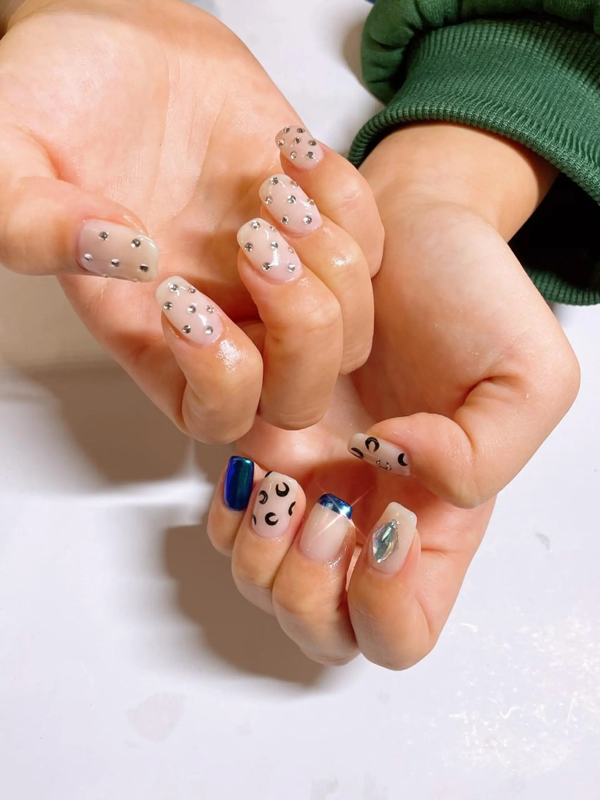 ネイル ハンドネイル VIERU 🌈🎀💖のネイルデザイン