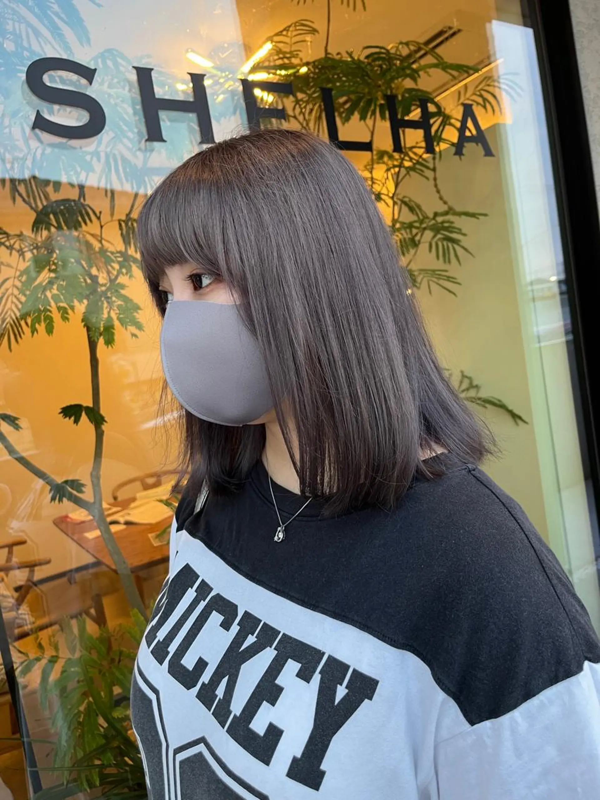 ミディアム カラー グレージュ シルバー シルバーグレージュ カット ヘアカラー トリートメント 手塚 亮汰のヘアスタイル