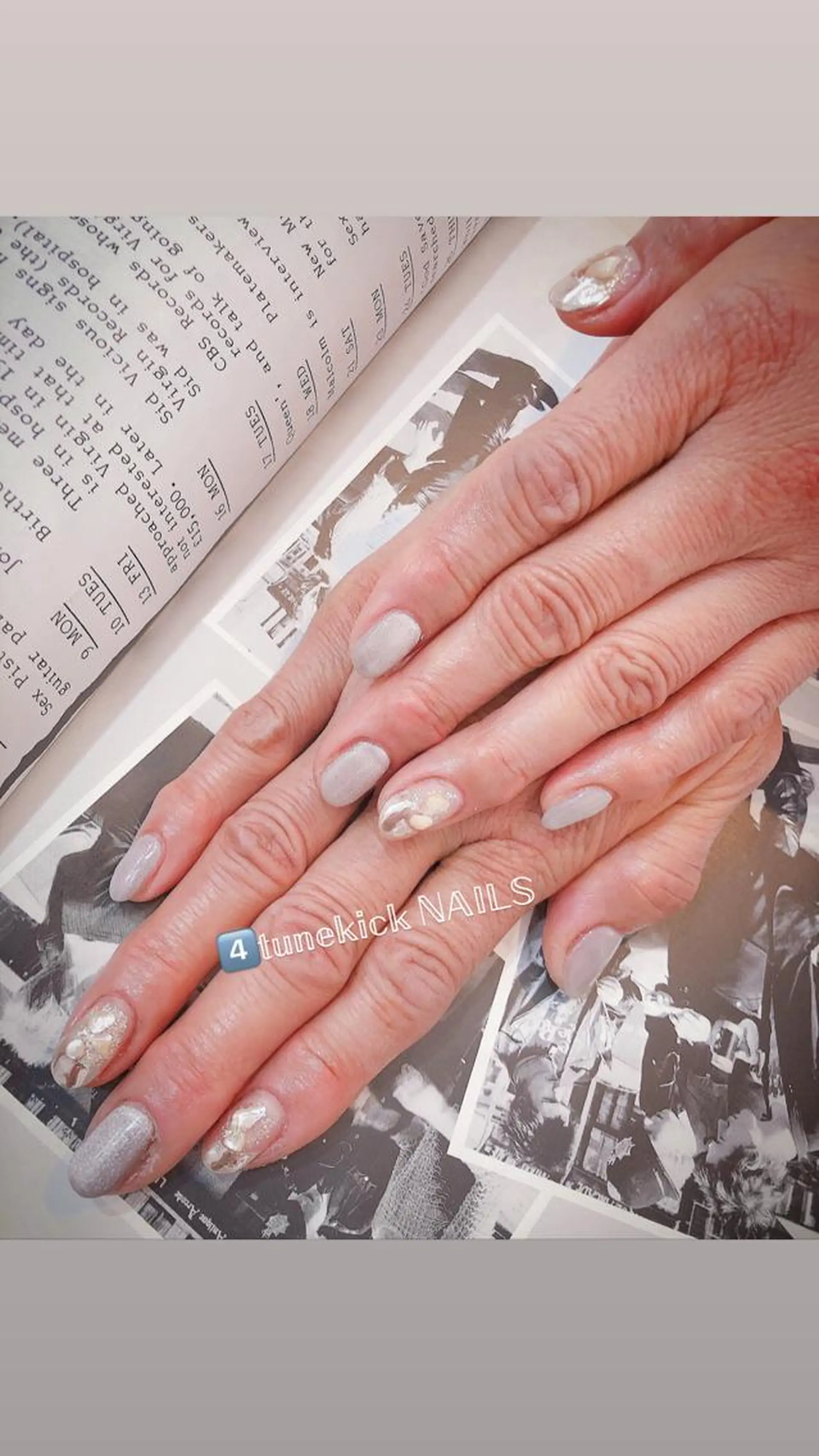 ネイル マグネットネイル シルバー ストーンネイル ホワイト 4tunekick NAILS(フォーチュンキックネイルズ)所属・星野 淳子のネイルデザイン