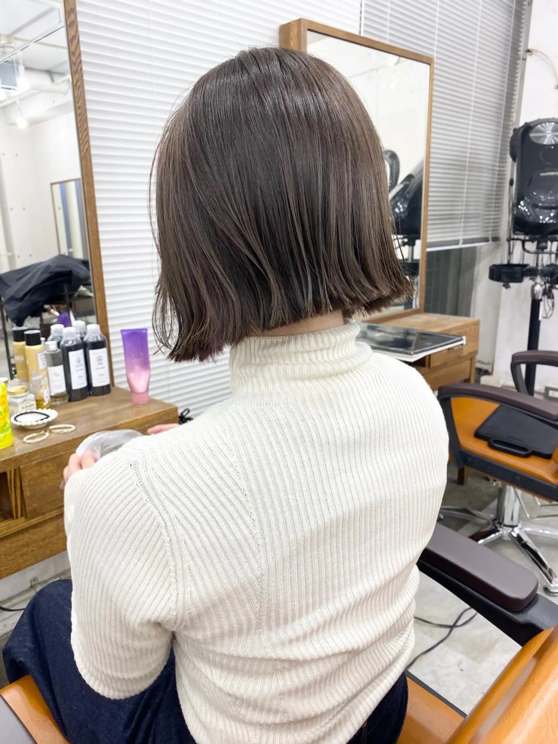 ショート カラー オリーブ/アッシュ やわらか透明感カラーのヘアスタイル