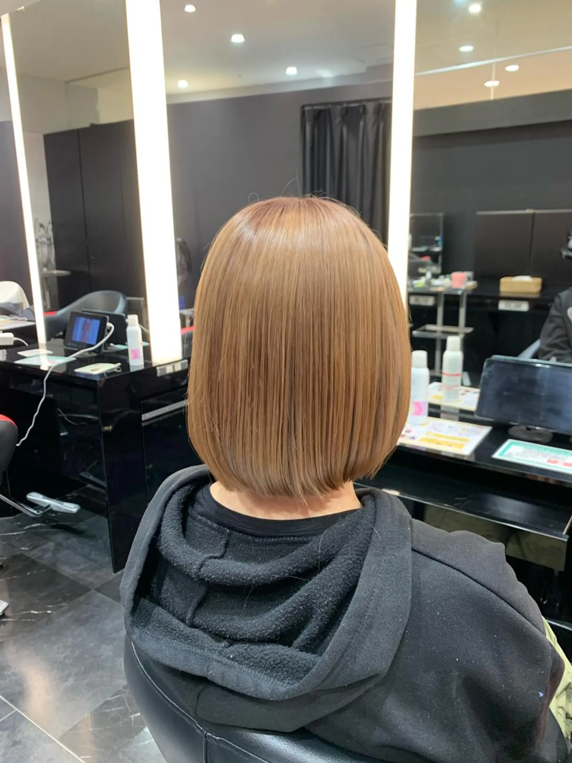 ショート カラー ベージュカラー ブリーチ 艶髪/白髪ぼかし ヘッドスパ/大野結菜のヘアスタイル